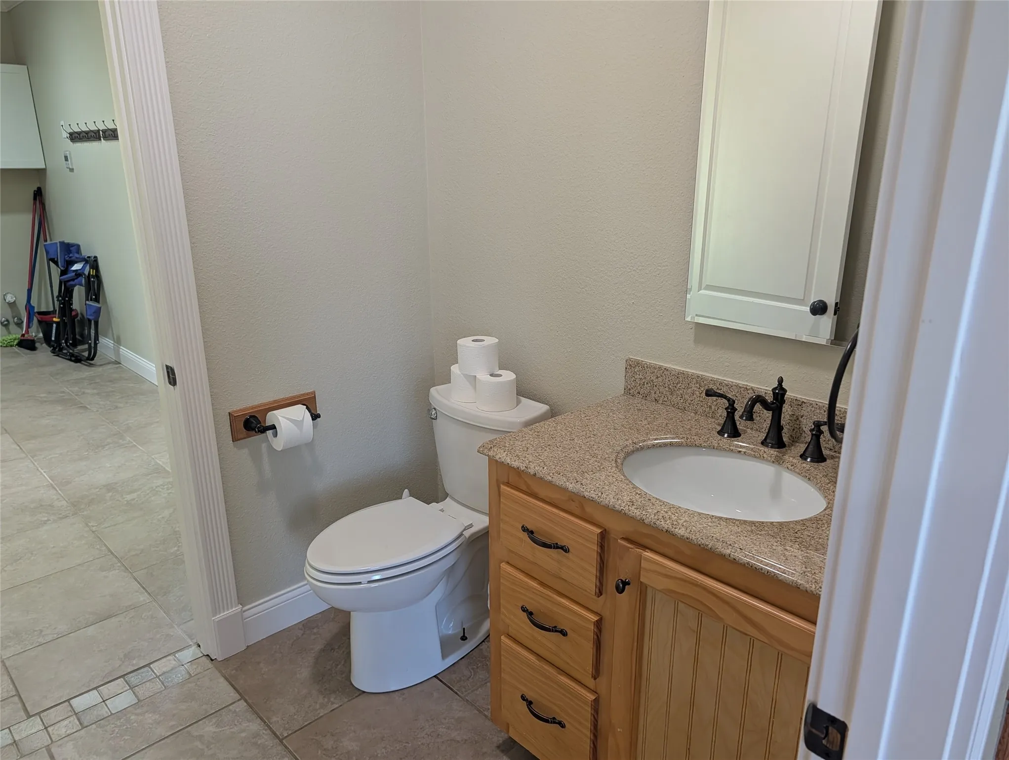 Farm For Sale in Kaufman County , 21855 S Fm 148, Kemp, Texas 75143, 3 Bedroom, 3 Bathroom, Garage spaces, 2,580 Sqft, built in 2007, mls#21235527, Real Estate Agent in Kemp, Homes For Sale in Kaufman county, Homes For Sale in Kemp, Realtor in Kemp Texas, Real Estate Brokerage Independent Realty Texas, Luminita Cordes Realtor