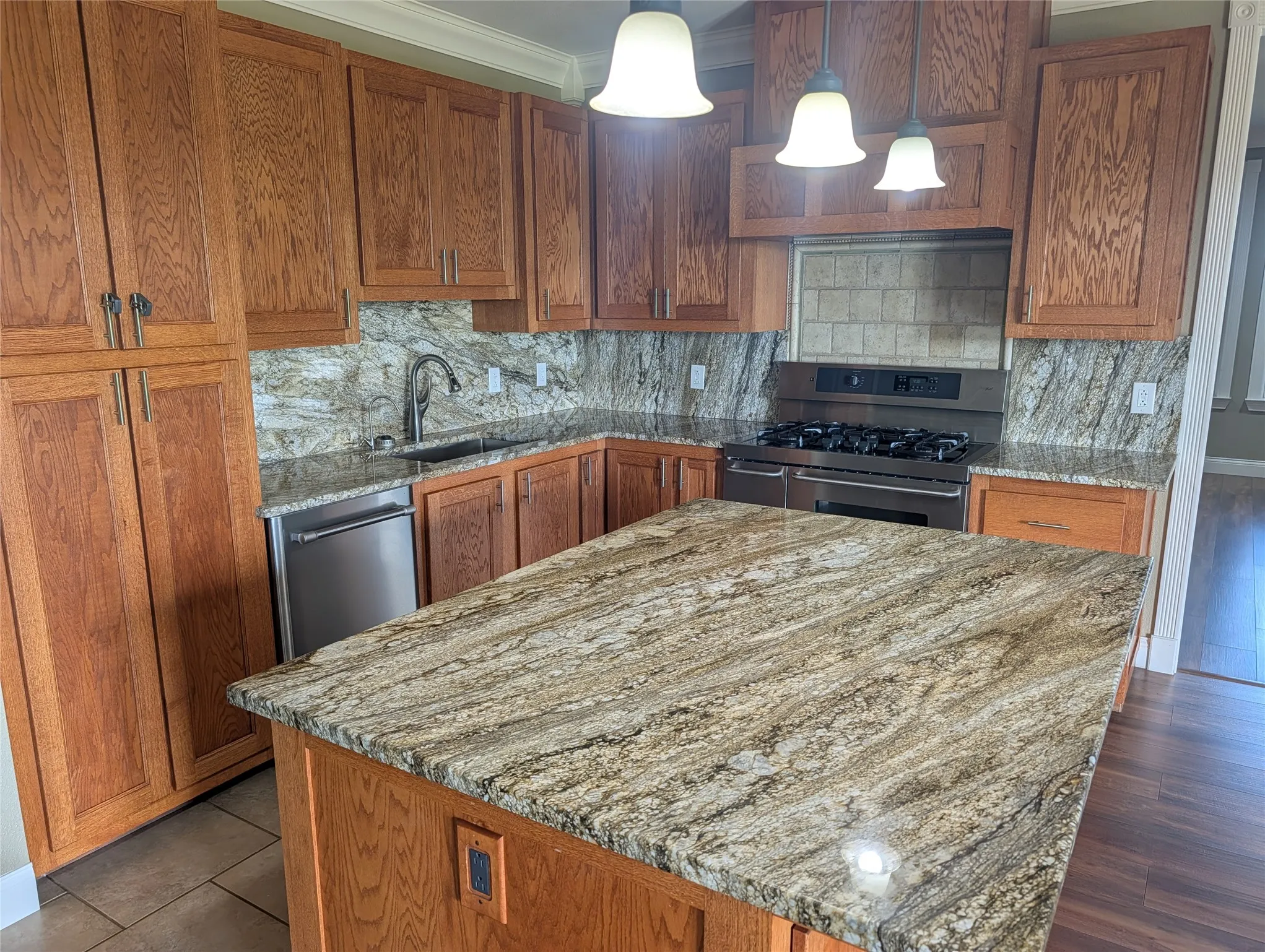 Farm For Sale in Kaufman County , 21855 S Fm 148, Kemp, Texas 75143, 3 Bedroom, 3 Bathroom, Garage spaces, 2,580 Sqft, built in 2007, mls#21235527, Real Estate Agent in Kemp, Homes For Sale in Kaufman county, Homes For Sale in Kemp, Realtor in Kemp Texas, Real Estate Brokerage Independent Realty Texas, Luminita Cordes Realtor