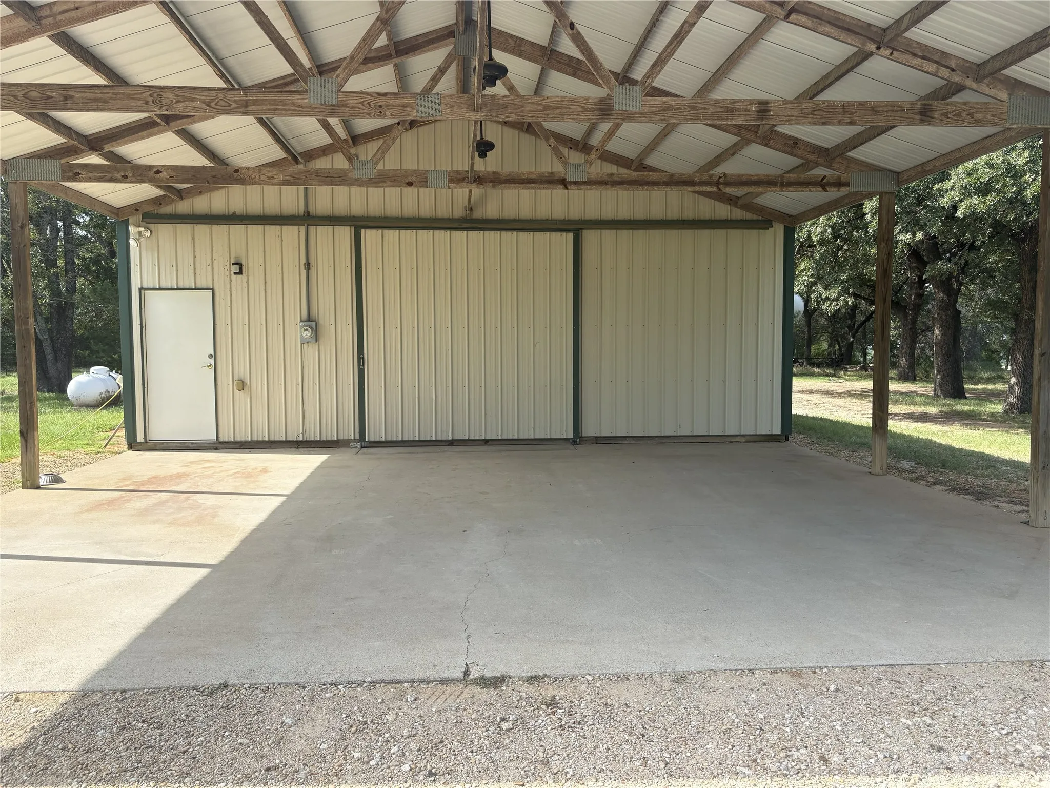 Farm For Sale in Kaufman County , 21855 S Fm 148, Kemp, Texas 75143, 3 Bedroom, 3 Bathroom, Garage spaces, 2,580 Sqft, built in 2007, mls#21235527, Real Estate Agent in Kemp, Homes For Sale in Kaufman county, Homes For Sale in Kemp, Realtor in Kemp Texas, Real Estate Brokerage Independent Realty Texas, Luminita Cordes Realtor