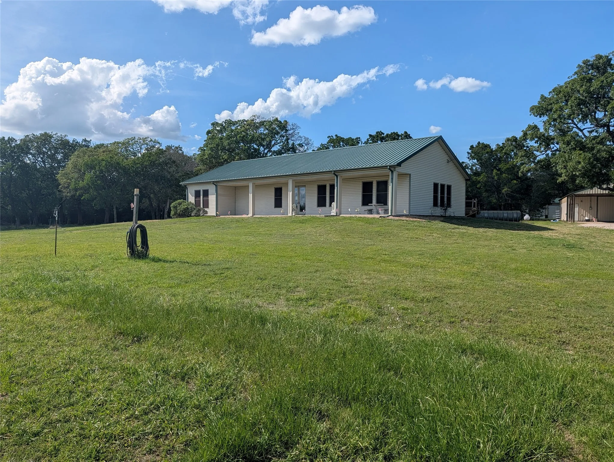 Farm For Sale in Kaufman County , 21855 S Fm 148, Kemp, Texas 75143, 3 Bedroom, 3 Bathroom, Garage spaces, 2,580 Sqft, built in 2007, mls#21235527, Real Estate Agent in Kemp, Homes For Sale in Kaufman county, Homes For Sale in Kemp, Realtor in Kemp Texas, Real Estate Brokerage Independent Realty Texas, Luminita Cordes Realtor