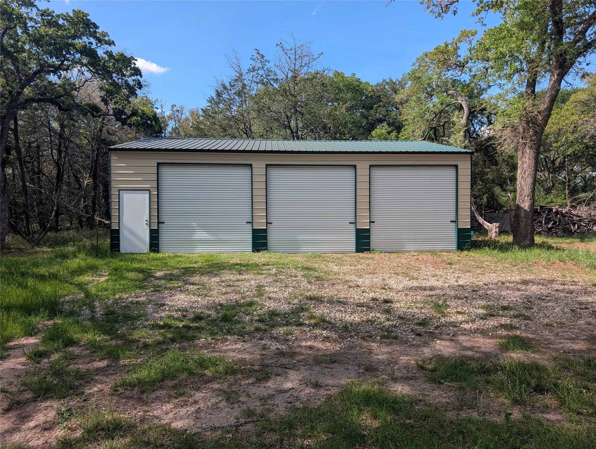 Farm For Sale in Kaufman County , 21855 S Fm 148, Kemp, Texas 75143, 3 Bedroom, 3 Bathroom, Garage spaces, 2,580 Sqft, built in 2007, mls#21235527, Real Estate Agent in Kemp, Homes For Sale in Kaufman county, Homes For Sale in Kemp, Realtor in Kemp Texas, Real Estate Brokerage Independent Realty Texas, Luminita Cordes Realtor