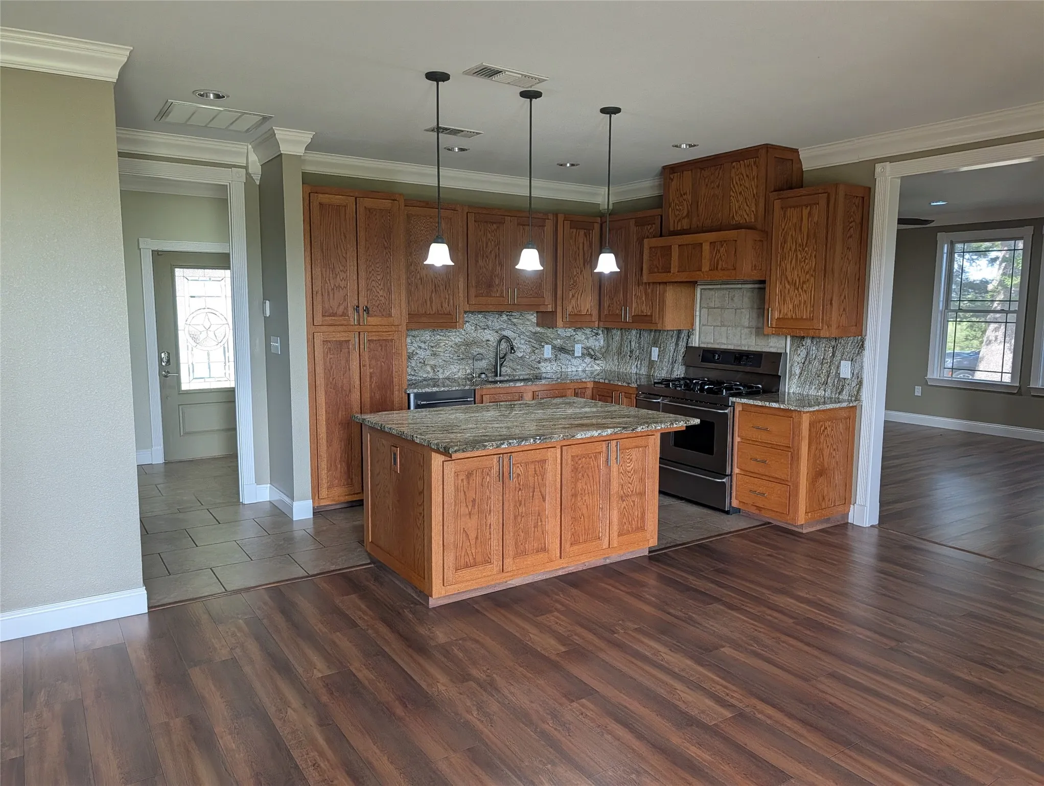 Farm For Sale in Kaufman County , 21855 S Fm 148, Kemp, Texas 75143, 3 Bedroom, 3 Bathroom, Garage spaces, 2,580 Sqft, built in 2007, mls#21235527, Real Estate Agent in Kemp, Homes For Sale in Kaufman county, Homes For Sale in Kemp, Realtor in Kemp Texas, Real Estate Brokerage Independent Realty Texas, Luminita Cordes Realtor