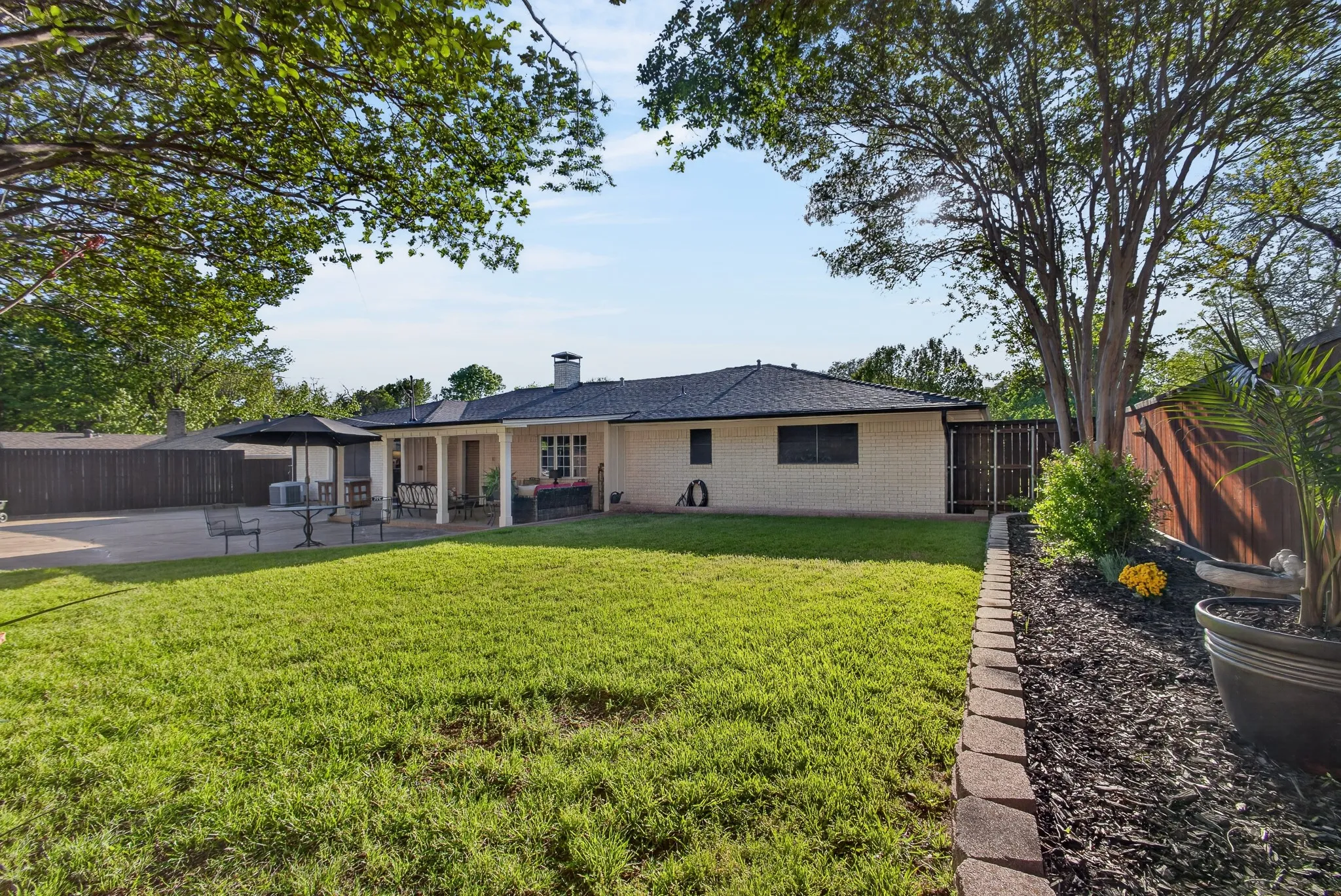 Single Family Residence For Sale in Fannin County , 1907 Wes Hardin Circle, Bonham, Texas 75418, 3 Bedroom, 3 Bathroom, Garage spaces, 3,034 Sqft, built in 1971, Preowned, mls#21235447, Real Estate Agent in Bonham, Homes For Sale in Fannin county, Homes For Sale in Bonham, Realtor in Bonham Texas, Real Estate Brokerage Independent Realty Texas, Luminita Cordes Realtor
