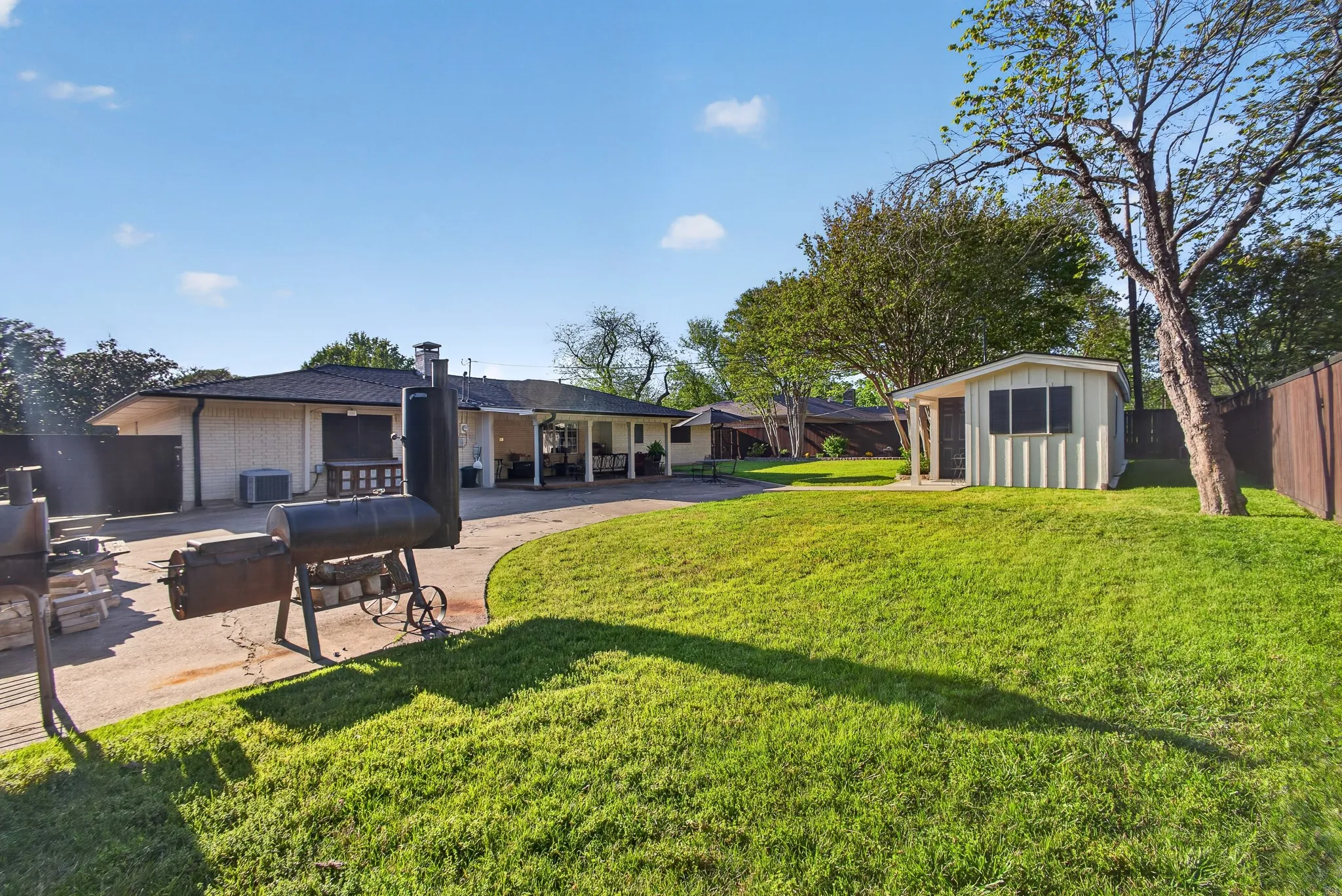 Single Family Residence For Sale in Fannin County , 1907 Wes Hardin Circle, Bonham, Texas 75418, 3 Bedroom, 3 Bathroom, Garage spaces, 3,034 Sqft, built in 1971, Preowned, mls#21235447, Real Estate Agent in Bonham, Homes For Sale in Fannin county, Homes For Sale in Bonham, Realtor in Bonham Texas, Real Estate Brokerage Independent Realty Texas, Luminita Cordes Realtor