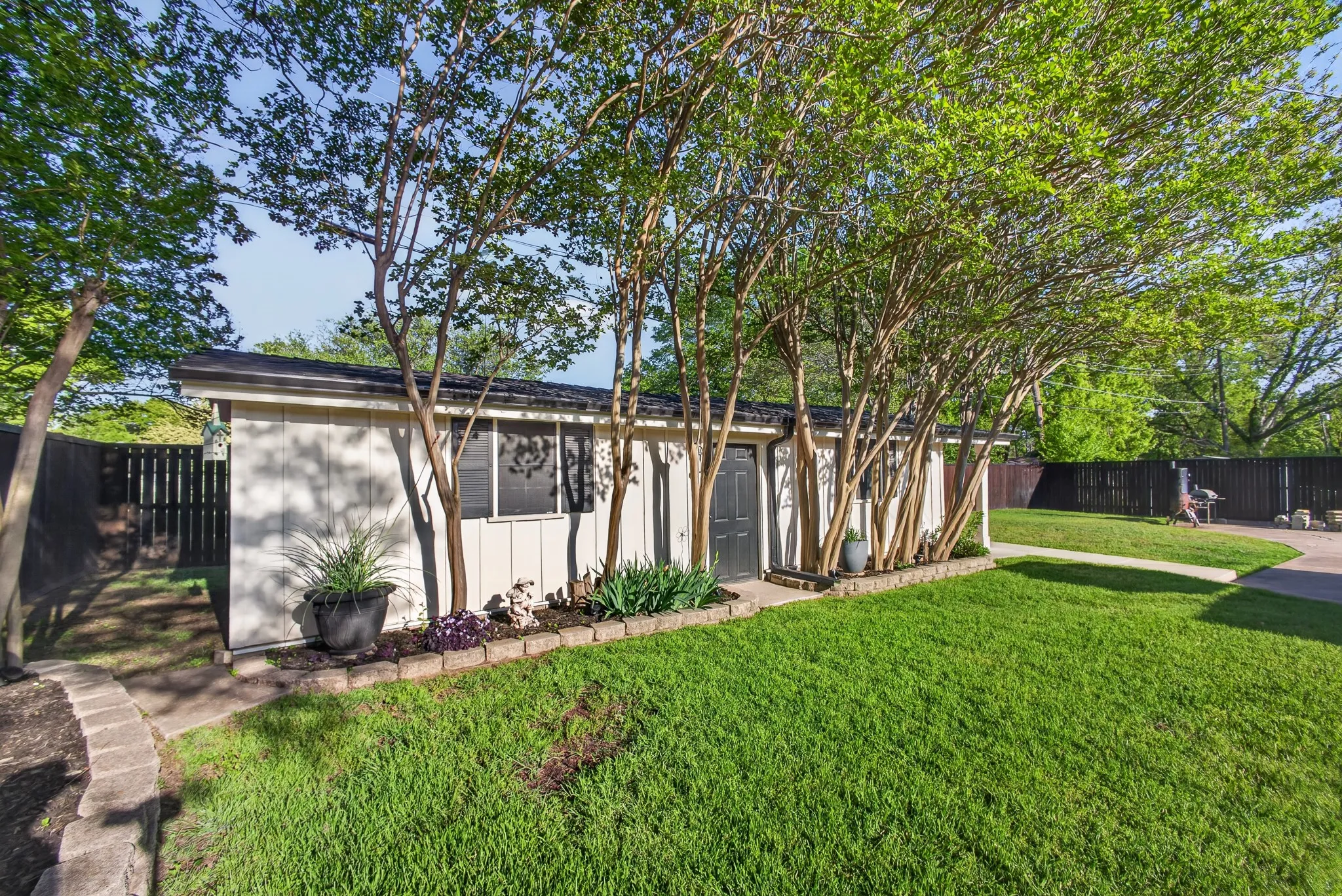 Single Family Residence For Sale in Fannin County , 1907 Wes Hardin Circle, Bonham, Texas 75418, 3 Bedroom, 3 Bathroom, Garage spaces, 3,034 Sqft, built in 1971, Preowned, mls#21235447, Real Estate Agent in Bonham, Homes For Sale in Fannin county, Homes For Sale in Bonham, Realtor in Bonham Texas, Real Estate Brokerage Independent Realty Texas, Luminita Cordes Realtor