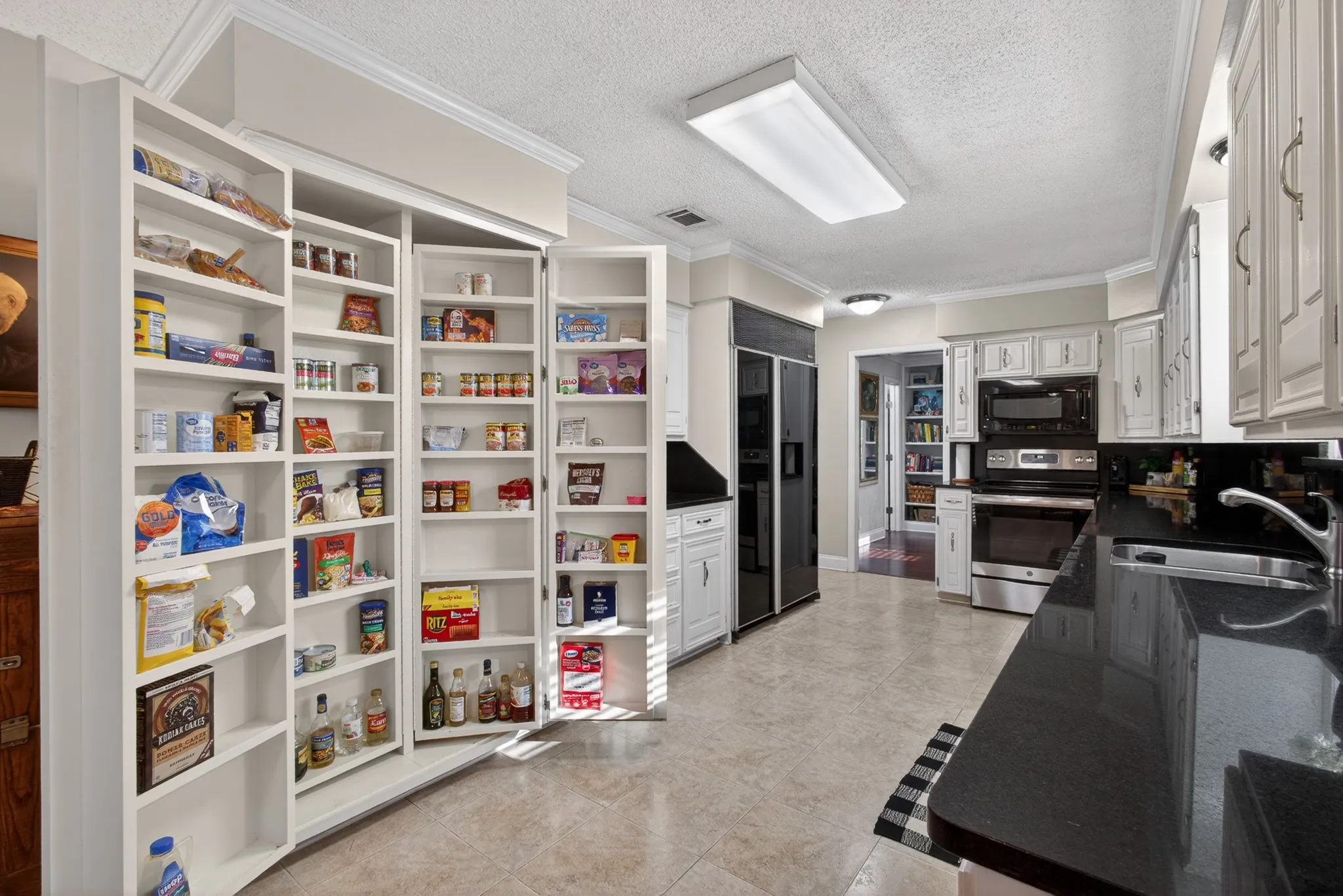 Single Family Residence For Sale in Fannin County , 1907 Wes Hardin Circle, Bonham, Texas 75418, 3 Bedroom, 3 Bathroom, Garage spaces, 3,034 Sqft, built in 1971, Preowned, mls#21235447, Real Estate Agent in Bonham, Homes For Sale in Fannin county, Homes For Sale in Bonham, Realtor in Bonham Texas, Real Estate Brokerage Independent Realty Texas, Luminita Cordes Realtor