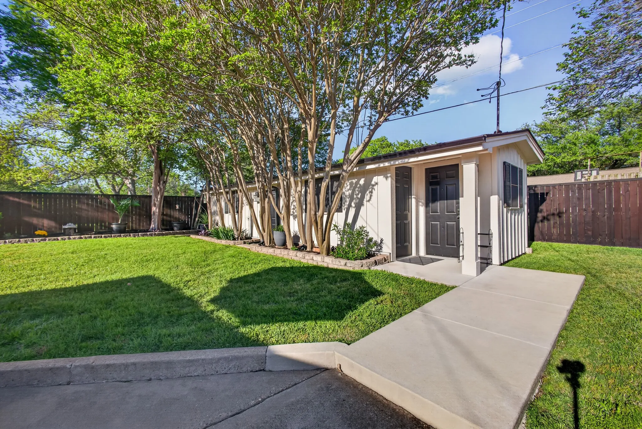 Single Family Residence For Sale in Fannin County , 1907 Wes Hardin Circle, Bonham, Texas 75418, 3 Bedroom, 3 Bathroom, Garage spaces, 3,034 Sqft, built in 1971, Preowned, mls#21235447, Real Estate Agent in Bonham, Homes For Sale in Fannin county, Homes For Sale in Bonham, Realtor in Bonham Texas, Real Estate Brokerage Independent Realty Texas, Luminita Cordes Realtor