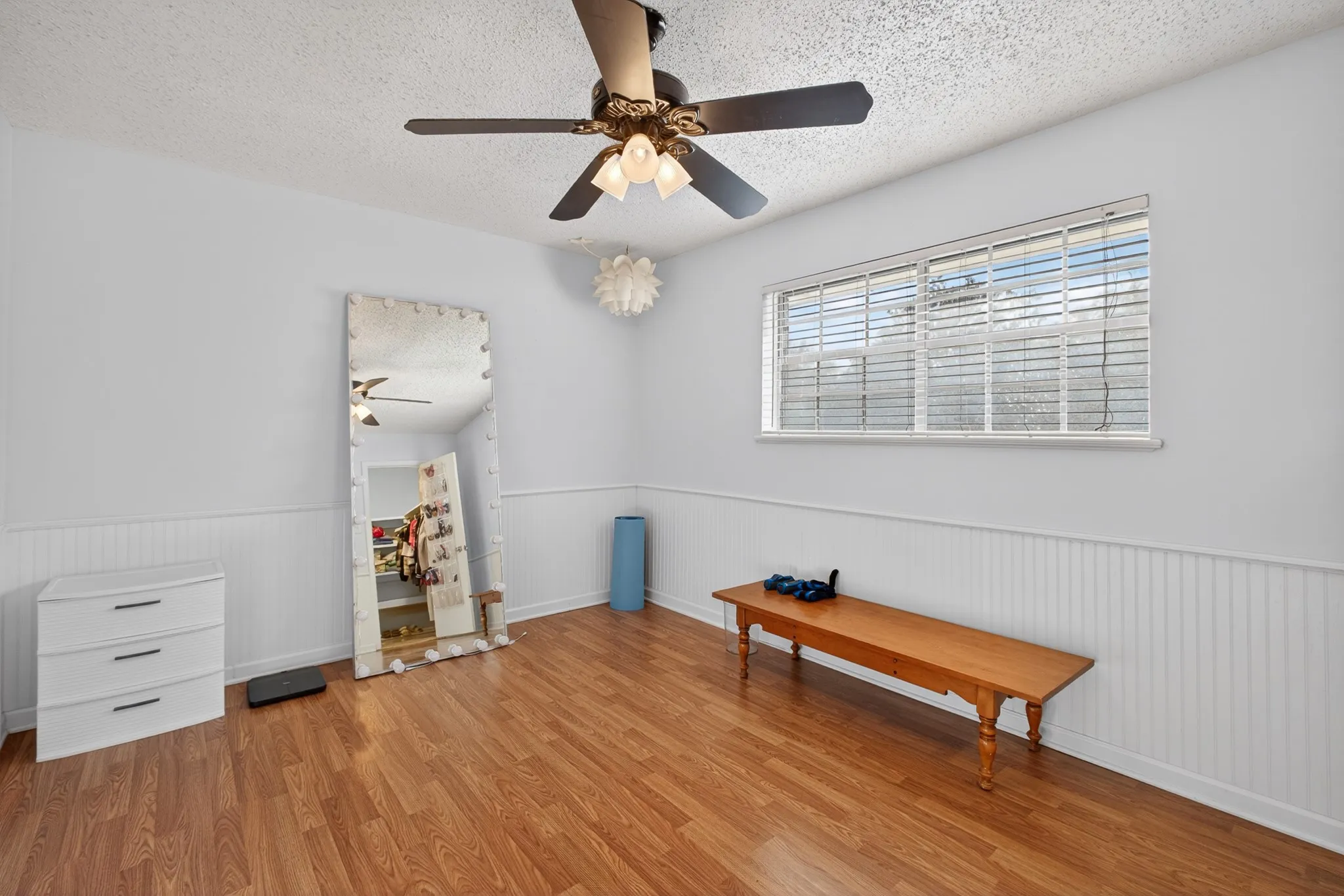 Single Family Residence For Sale in Fannin County , 1907 Wes Hardin Circle, Bonham, Texas 75418, 3 Bedroom, 3 Bathroom, Garage spaces, 3,034 Sqft, built in 1971, Preowned, mls#21235447, Real Estate Agent in Bonham, Homes For Sale in Fannin county, Homes For Sale in Bonham, Realtor in Bonham Texas, Real Estate Brokerage Independent Realty Texas, Luminita Cordes Realtor