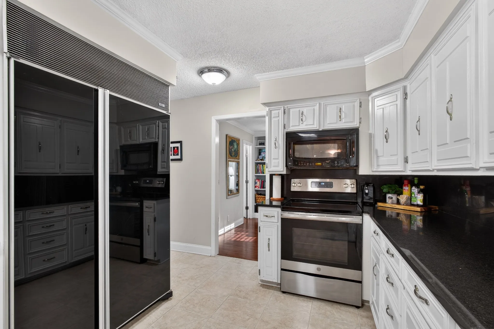 Single Family Residence For Sale in Fannin County , 1907 Wes Hardin Circle, Bonham, Texas 75418, 3 Bedroom, 3 Bathroom, Garage spaces, 3,034 Sqft, built in 1971, Preowned, mls#21235447, Real Estate Agent in Bonham, Homes For Sale in Fannin county, Homes For Sale in Bonham, Realtor in Bonham Texas, Real Estate Brokerage Independent Realty Texas, Luminita Cordes Realtor