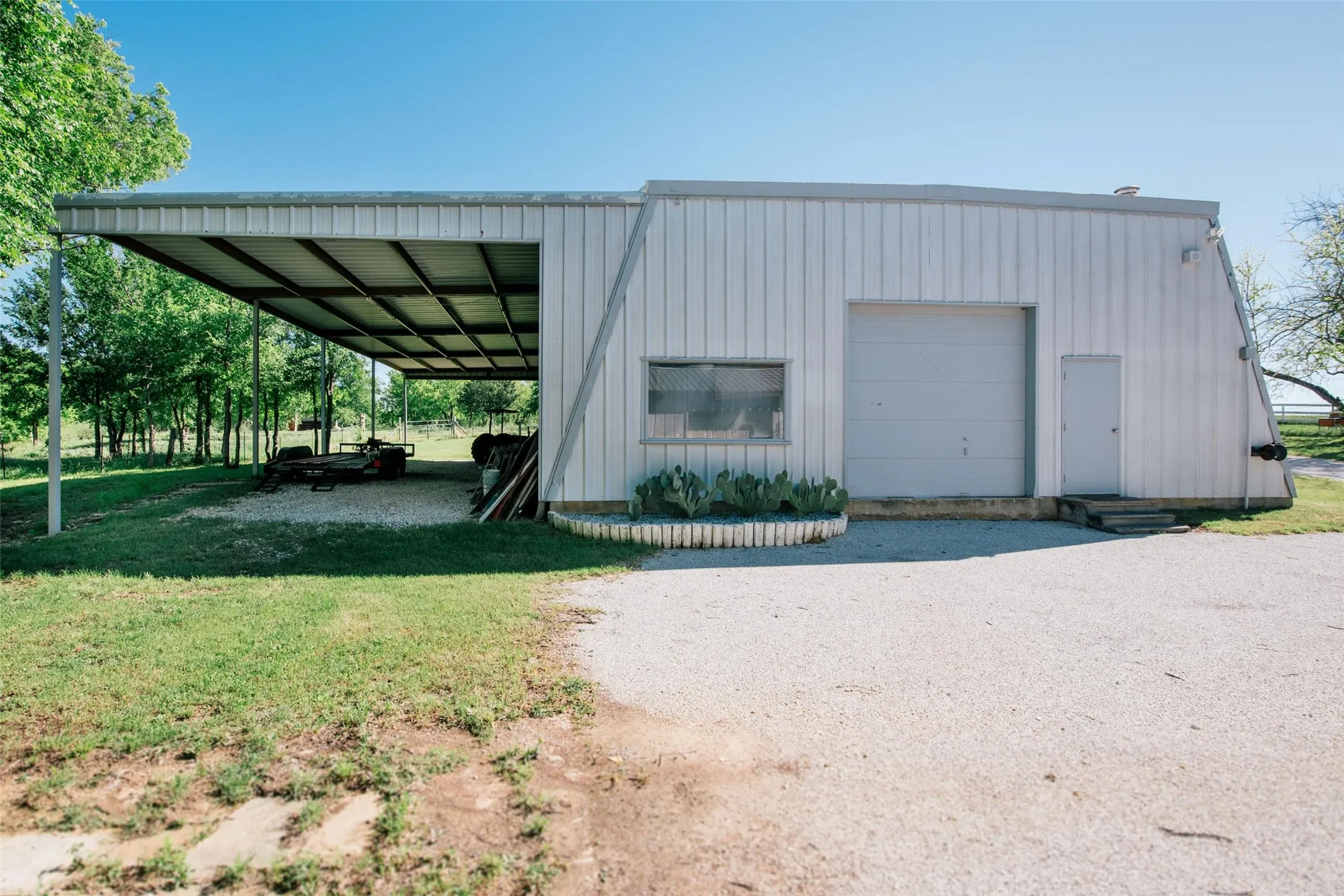 Single Family Residence For Sale in Denton County , 9325 Fm 428, Aubrey, Texas 76227, 4 Bedroom, 4 Bathroom, 3 Garage spaces, 4,297 Sqft, built in 2022, Preowned, mls#21235502, Real Estate Agent in Aubrey, Homes For Sale in Denton county, Homes For Sale in Aubrey, Realtor in Aubrey Texas, Real Estate Brokerage Independent Realty Texas, Luminita Cordes Realtor