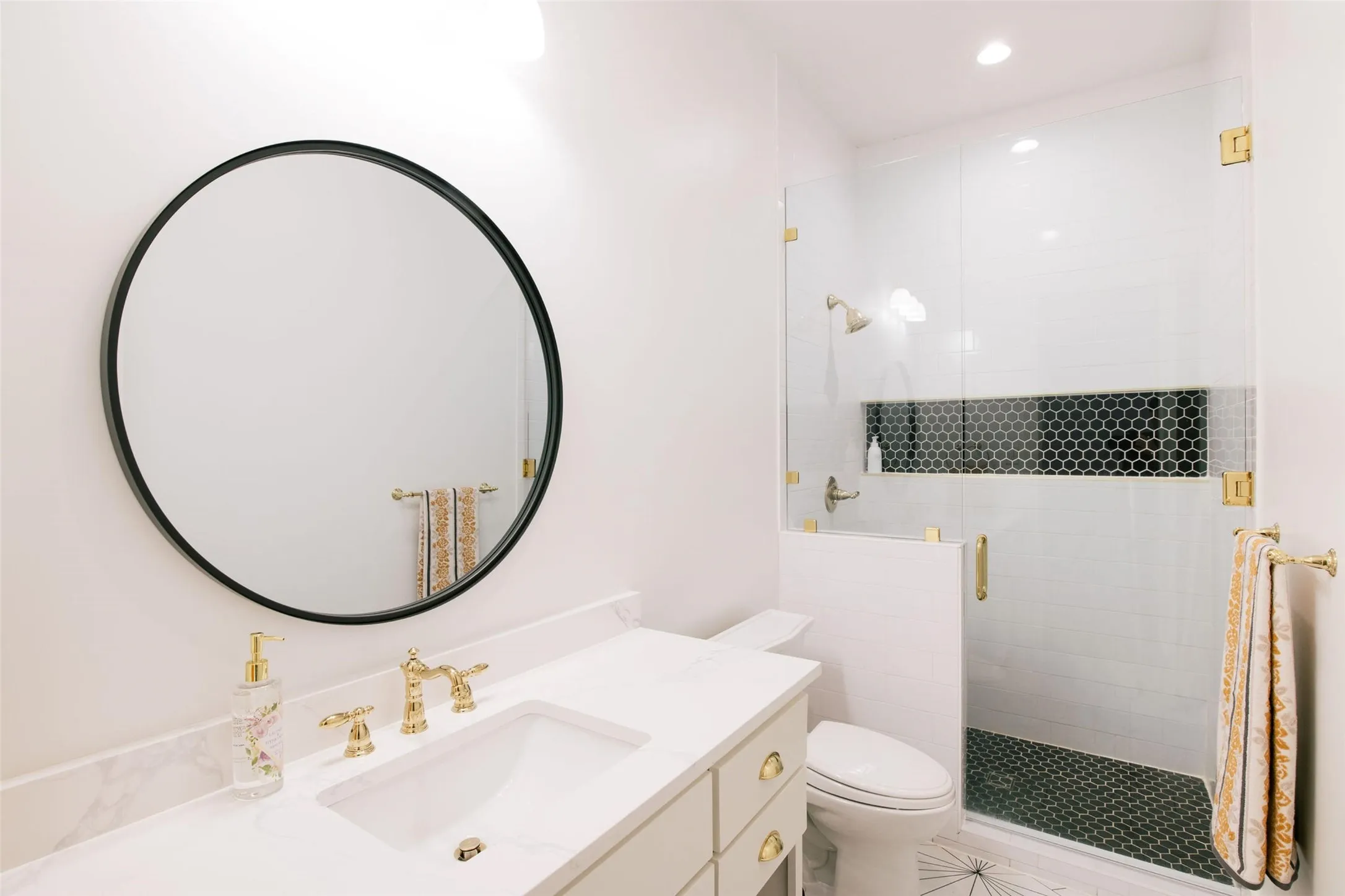 Single Family Residence For Sale in Denton County , 9325 Fm 428, Aubrey, Texas 76227, 4 Bedroom, 4 Bathroom, 3 Garage spaces, 4,297 Sqft, built in 2022, Preowned, mls#21235502, Real Estate Agent in Aubrey, Homes For Sale in Denton county, Homes For Sale in Aubrey, Realtor in Aubrey Texas, Real Estate Brokerage Independent Realty Texas, Luminita Cordes Realtor