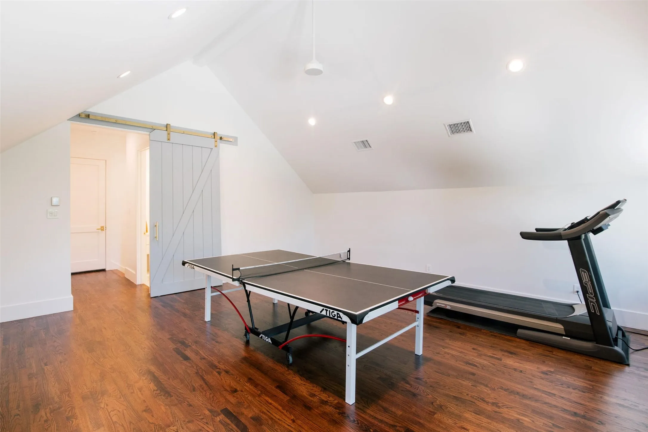 Single Family Residence For Sale in Denton County , 9325 Fm 428, Aubrey, Texas 76227, 4 Bedroom, 4 Bathroom, 3 Garage spaces, 4,297 Sqft, built in 2022, Preowned, mls#21235502, Real Estate Agent in Aubrey, Homes For Sale in Denton county, Homes For Sale in Aubrey, Realtor in Aubrey Texas, Real Estate Brokerage Independent Realty Texas, Luminita Cordes Realtor