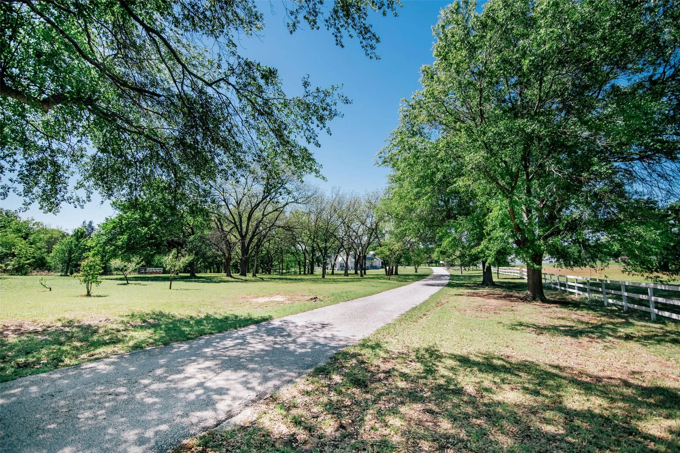 Single Family Residence For Sale in Denton County , 9325 Fm 428, Aubrey, Texas 76227, 4 Bedroom, 4 Bathroom, 3 Garage spaces, 4,297 Sqft, built in 2022, Preowned, mls#21235502, Real Estate Agent in Aubrey, Homes For Sale in Denton county, Homes For Sale in Aubrey, Realtor in Aubrey Texas, Real Estate Brokerage Independent Realty Texas, Luminita Cordes Realtor