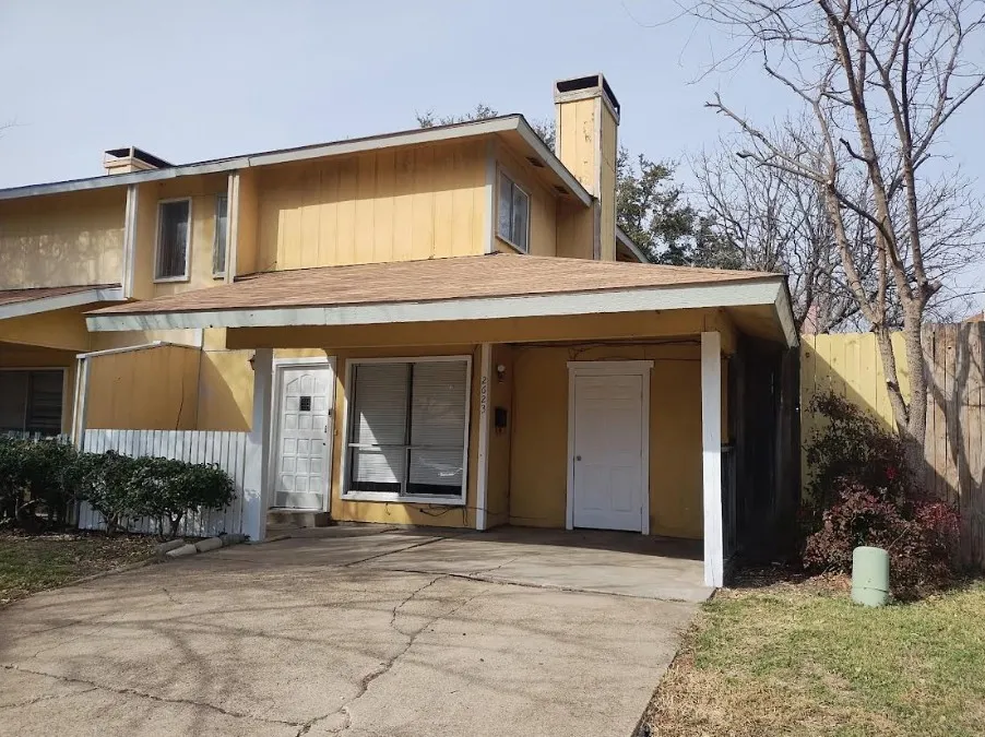 Duplex For Rent in Dallas County , 2623 NINA Circle, Grand Prairie, Texas 75052, 3 Bedroom, 2 Bathroom, Garage spaces, 1,472 Sqft, built in 1972, Preowned, mls#21235538, Real Estate Agent in Grand Prairie, Homes For Rent in Dallas county, Homes For Rent in Grand Prairie, Realtor in Grand Prairie Texas, Real Estate Brokerage Independent Realty Texas, Luminita Cordes Realtor