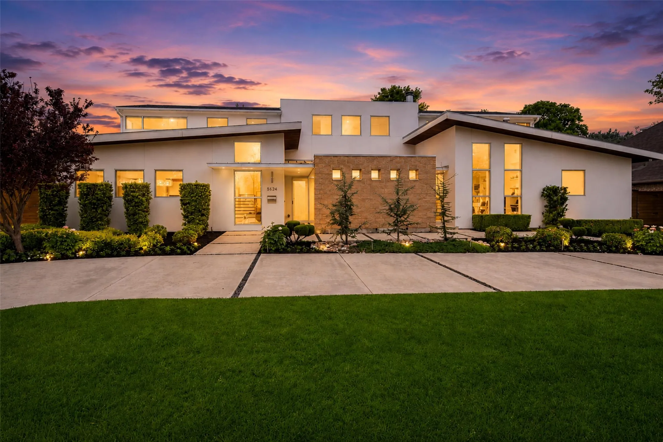 Single Family Residence For Sale in Dallas County , 5624 Williamstown Road, Dallas, Texas 75230, 5 Bedroom, 7 Bathroom, 3 Garage spaces, 6,496 Sqft, built in 2015, Preowned, mls#21235586, Real Estate Agent in Dallas, Homes For Sale in Dallas county, Homes For Sale in Dallas, Realtor in Dallas Texas, Real Estate Brokerage Independent Realty Texas, Luminita Cordes Realtor