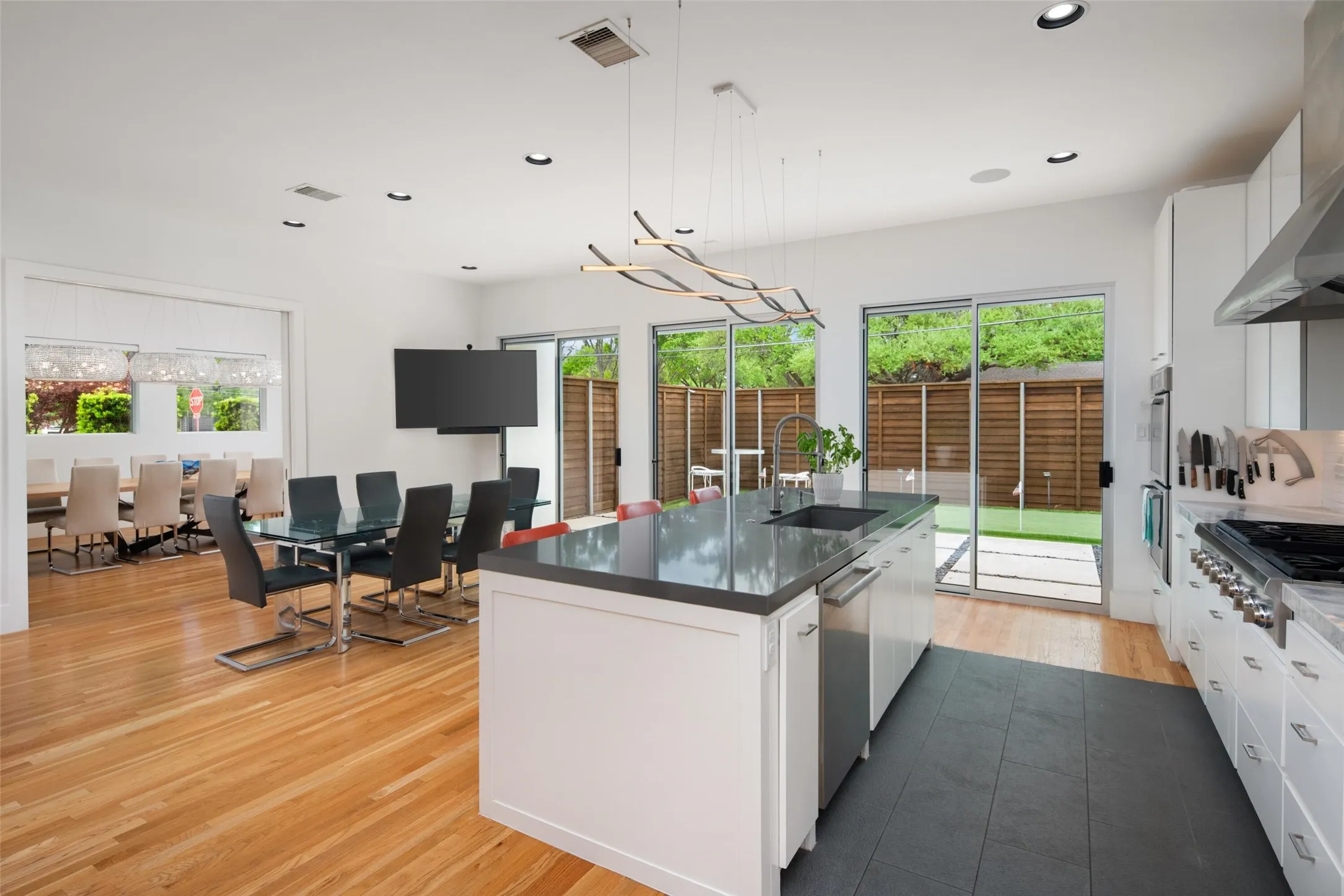 Single Family Residence For Sale in Dallas County , 5624 Williamstown Road, Dallas, Texas 75230, 5 Bedroom, 7 Bathroom, 3 Garage spaces, 6,496 Sqft, built in 2015, Preowned, mls#21235586, Real Estate Agent in Dallas, Homes For Sale in Dallas county, Homes For Sale in Dallas, Realtor in Dallas Texas, Real Estate Brokerage Independent Realty Texas, Luminita Cordes Realtor