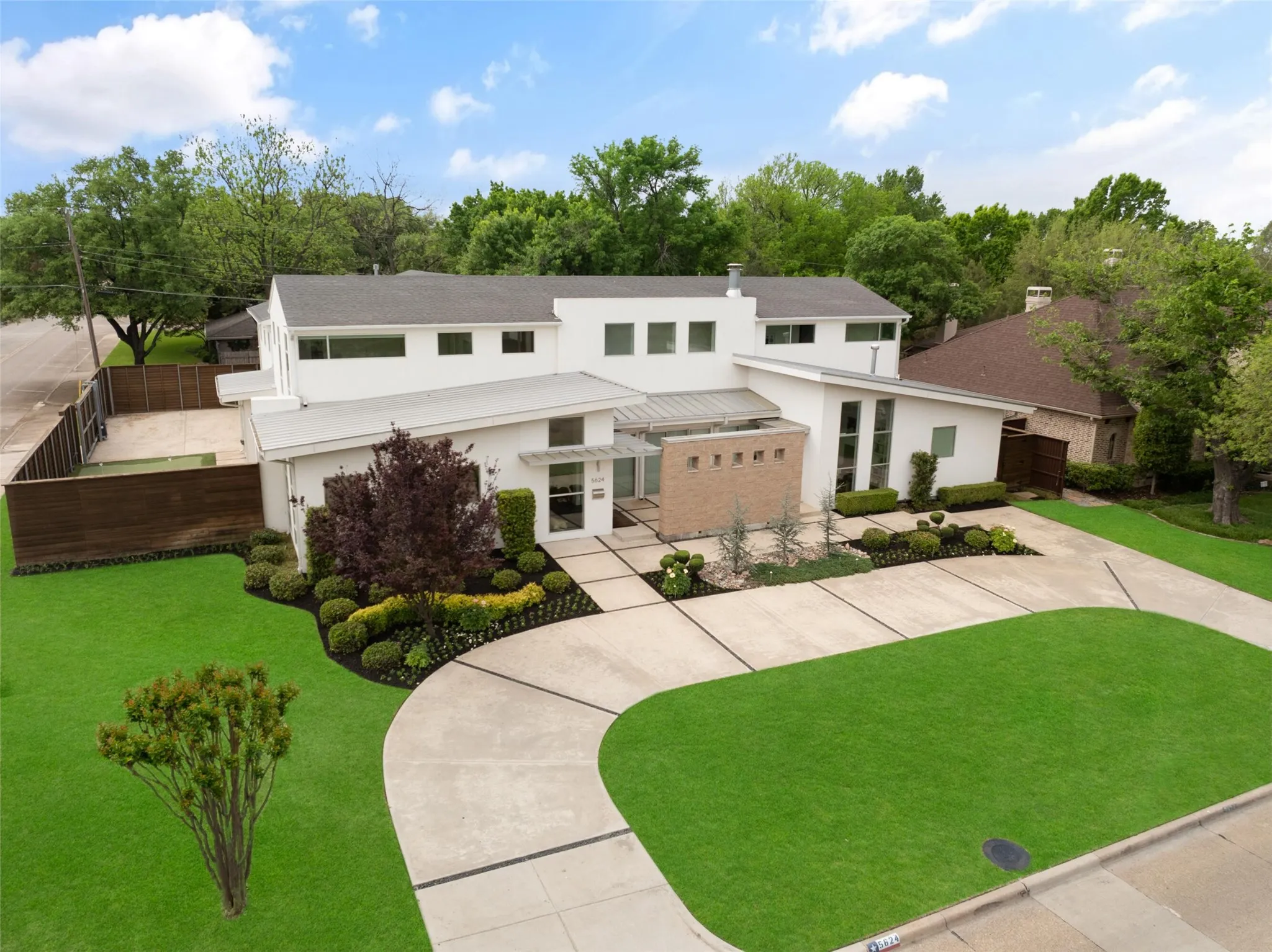 Single Family Residence For Sale in Dallas County , 5624 Williamstown Road, Dallas, Texas 75230, 5 Bedroom, 7 Bathroom, 3 Garage spaces, 6,496 Sqft, built in 2015, Preowned, mls#21235586, Real Estate Agent in Dallas, Homes For Sale in Dallas county, Homes For Sale in Dallas, Realtor in Dallas Texas, Real Estate Brokerage Independent Realty Texas, Luminita Cordes Realtor