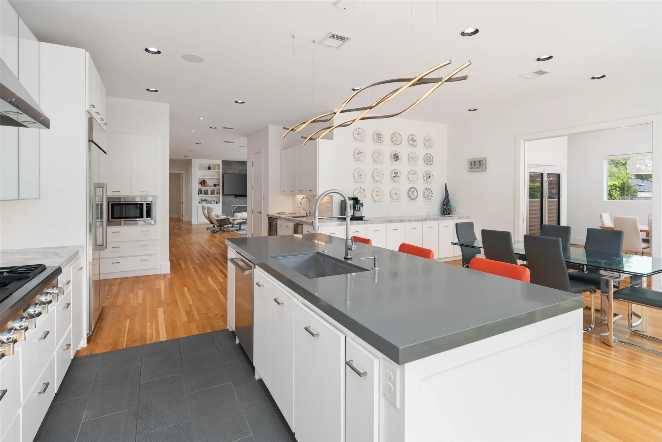 Single Family Residence For Sale in Dallas County , 5624 Williamstown Road, Dallas, Texas 75230, 5 Bedroom, 7 Bathroom, 3 Garage spaces, 6,496 Sqft, built in 2015, Preowned, mls#21235586, Real Estate Agent in Dallas, Homes For Sale in Dallas county, Homes For Sale in Dallas, Realtor in Dallas Texas, Real Estate Brokerage Independent Realty Texas, Luminita Cordes Realtor