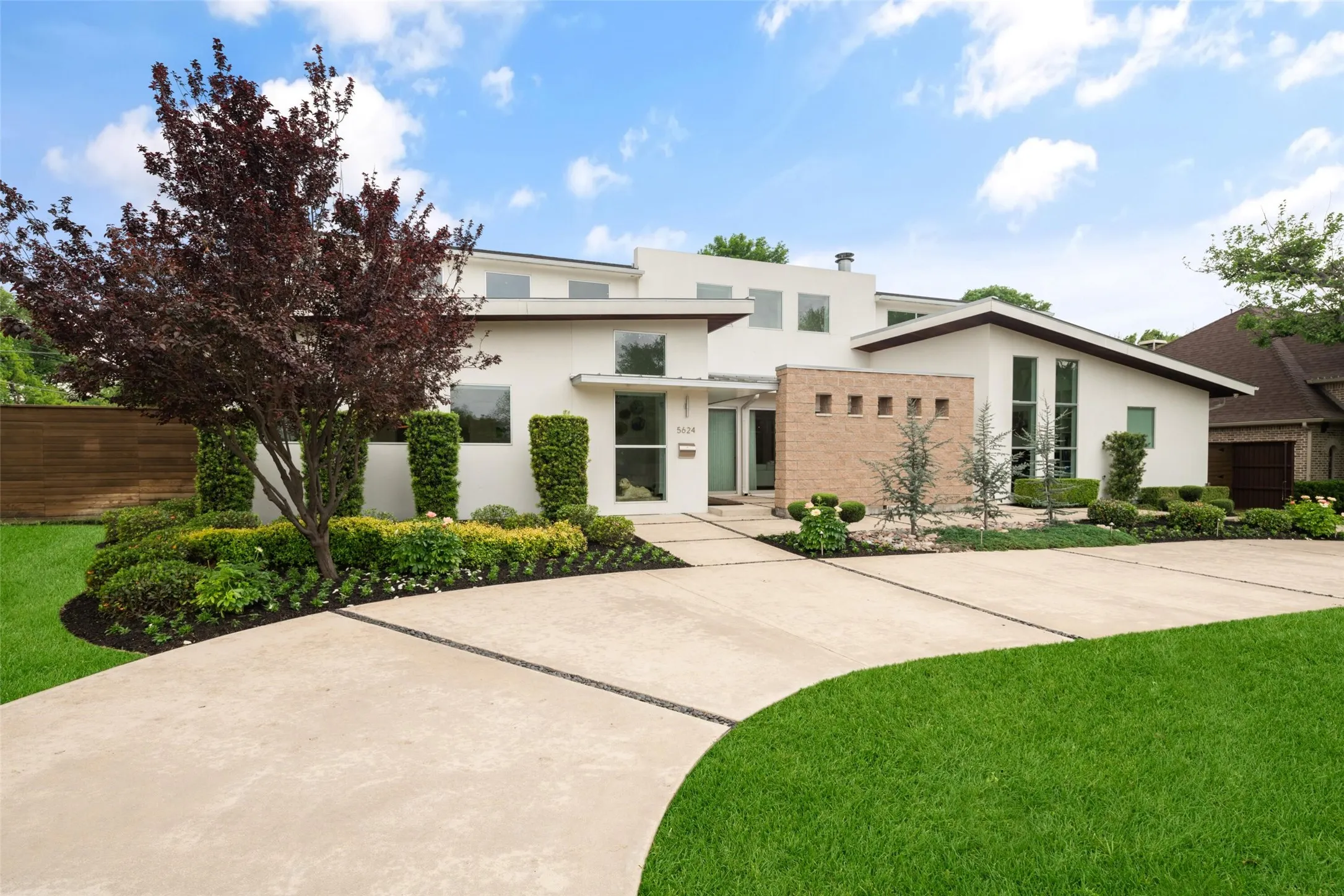 Single Family Residence For Sale in Dallas County , 5624 Williamstown Road, Dallas, Texas 75230, 5 Bedroom, 7 Bathroom, 3 Garage spaces, 6,496 Sqft, built in 2015, Preowned, mls#21235586, Real Estate Agent in Dallas, Homes For Sale in Dallas county, Homes For Sale in Dallas, Realtor in Dallas Texas, Real Estate Brokerage Independent Realty Texas, Luminita Cordes Realtor