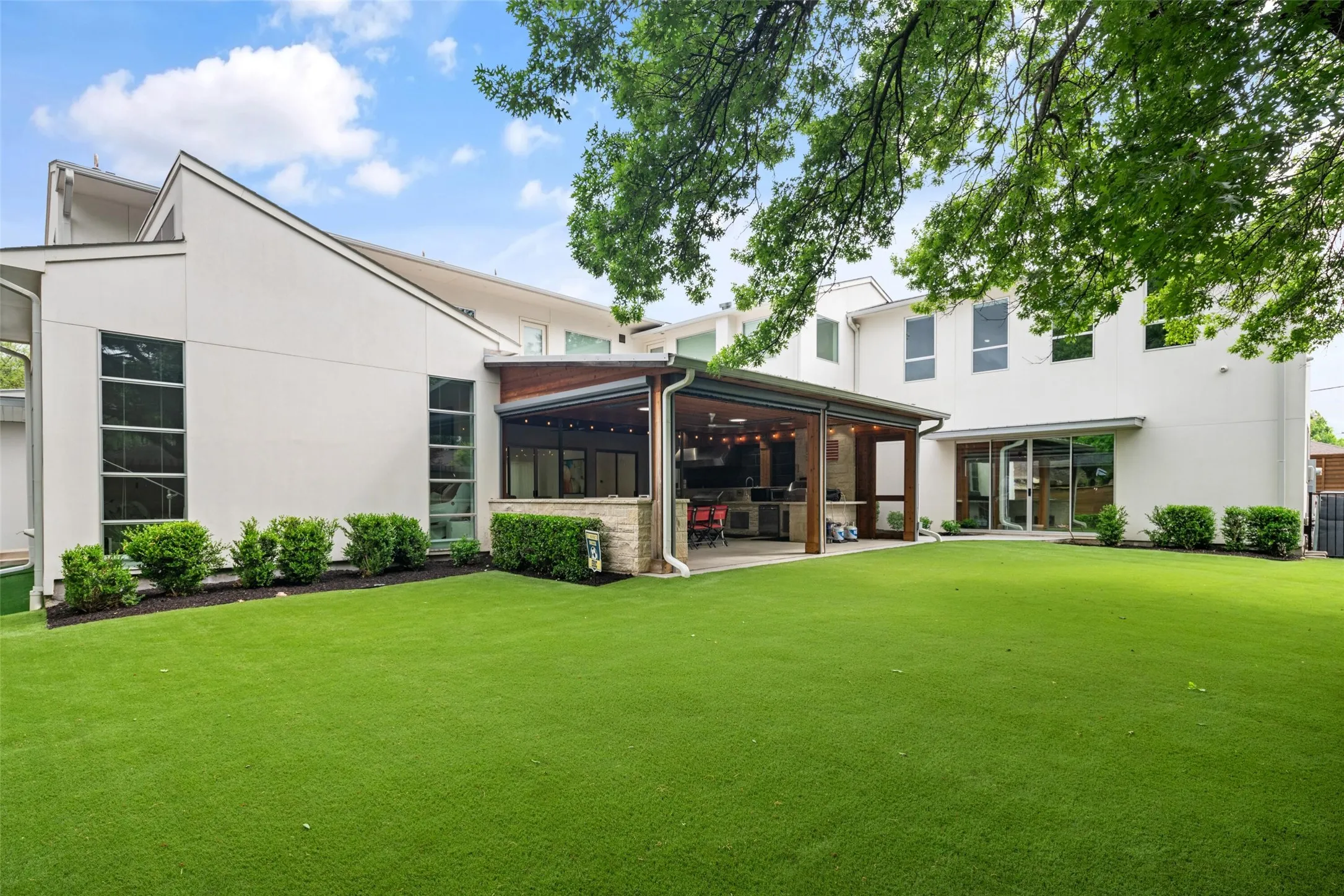 Single Family Residence For Sale in Dallas County , 5624 Williamstown Road, Dallas, Texas 75230, 5 Bedroom, 7 Bathroom, 3 Garage spaces, 6,496 Sqft, built in 2015, Preowned, mls#21235586, Real Estate Agent in Dallas, Homes For Sale in Dallas county, Homes For Sale in Dallas, Realtor in Dallas Texas, Real Estate Brokerage Independent Realty Texas, Luminita Cordes Realtor