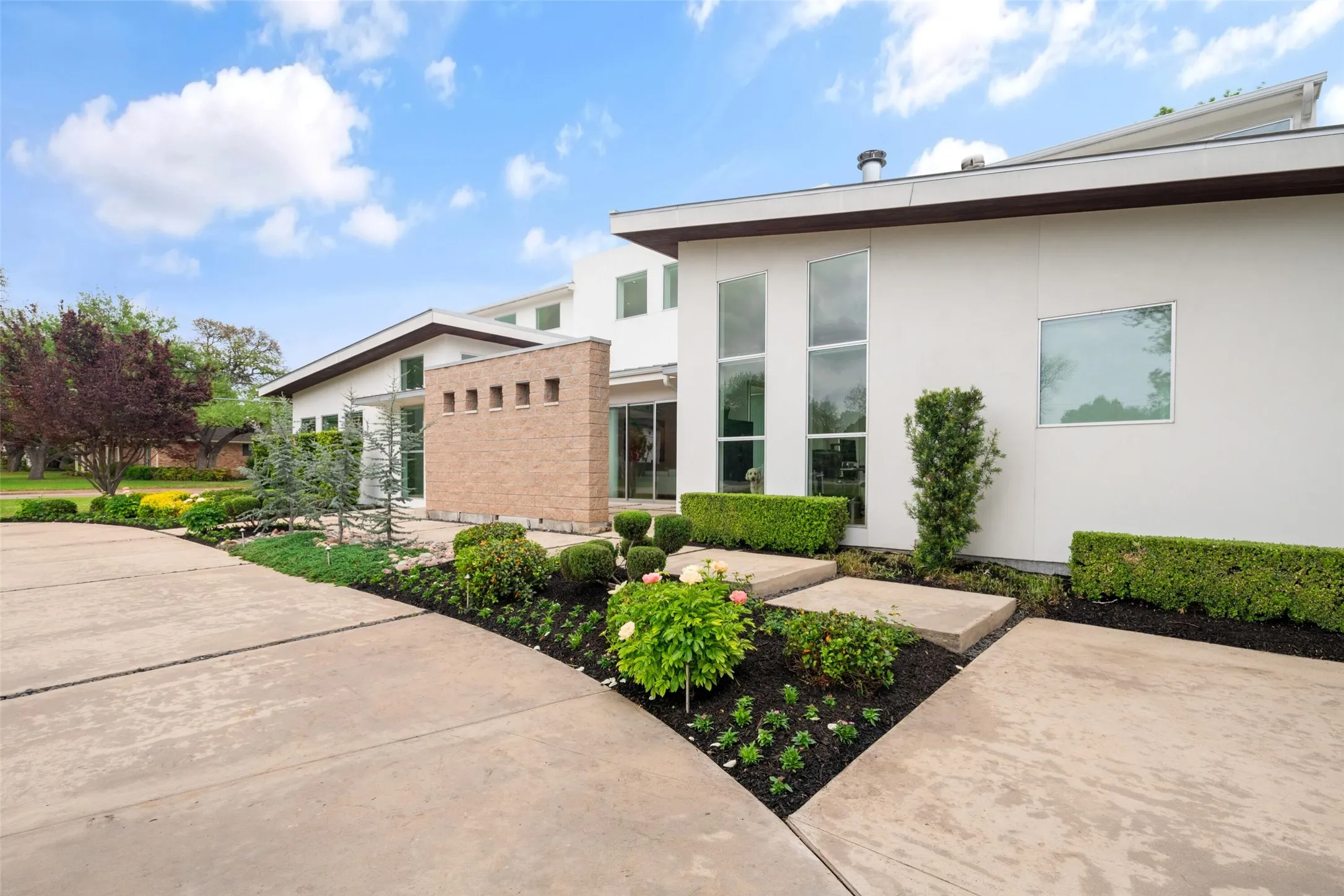 Single Family Residence For Sale in Dallas County , 5624 Williamstown Road, Dallas, Texas 75230, 5 Bedroom, 7 Bathroom, 3 Garage spaces, 6,496 Sqft, built in 2015, Preowned, mls#21235586, Real Estate Agent in Dallas, Homes For Sale in Dallas county, Homes For Sale in Dallas, Realtor in Dallas Texas, Real Estate Brokerage Independent Realty Texas, Luminita Cordes Realtor