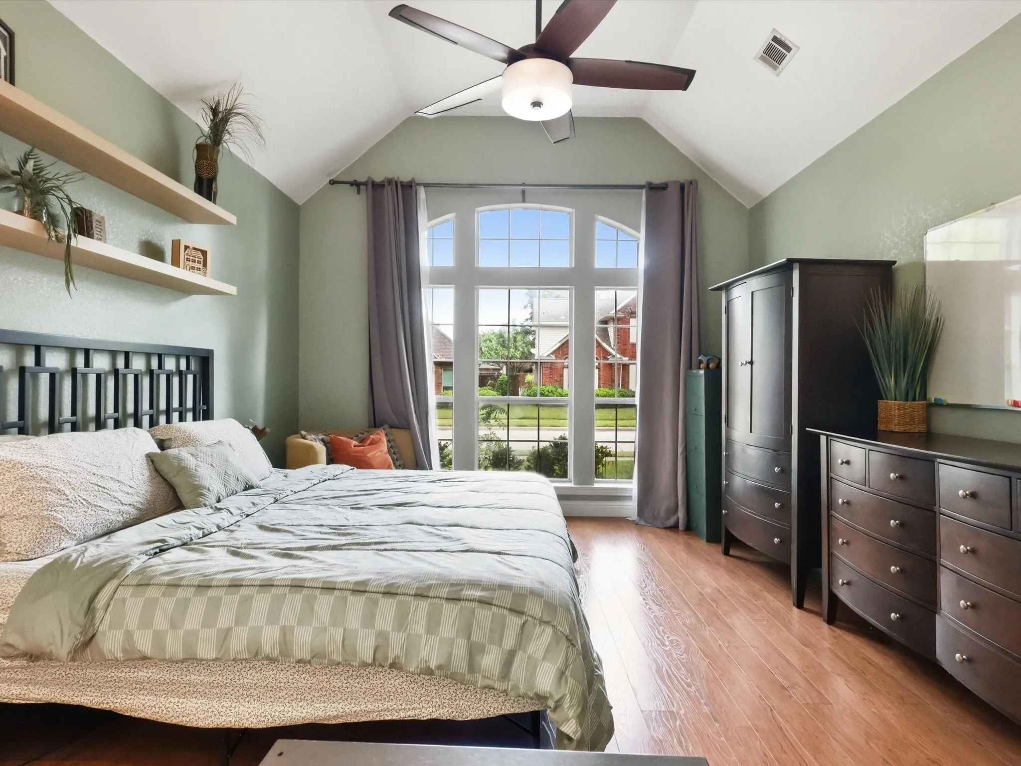 Single Family Residence For Sale in Dallas County , 851 Chalfont Place, Coppell, Texas 75019, 4 Bedroom, 3 Bathroom, 2 Garage spaces, 2,882 Sqft, built in 1990, mls#21232985, Real Estate Agent in Coppell, Homes For Sale in Dallas county, Homes For Sale in Coppell, Realtor in Coppell Texas, Real Estate Brokerage Independent Realty Texas, Luminita Cordes Realtor