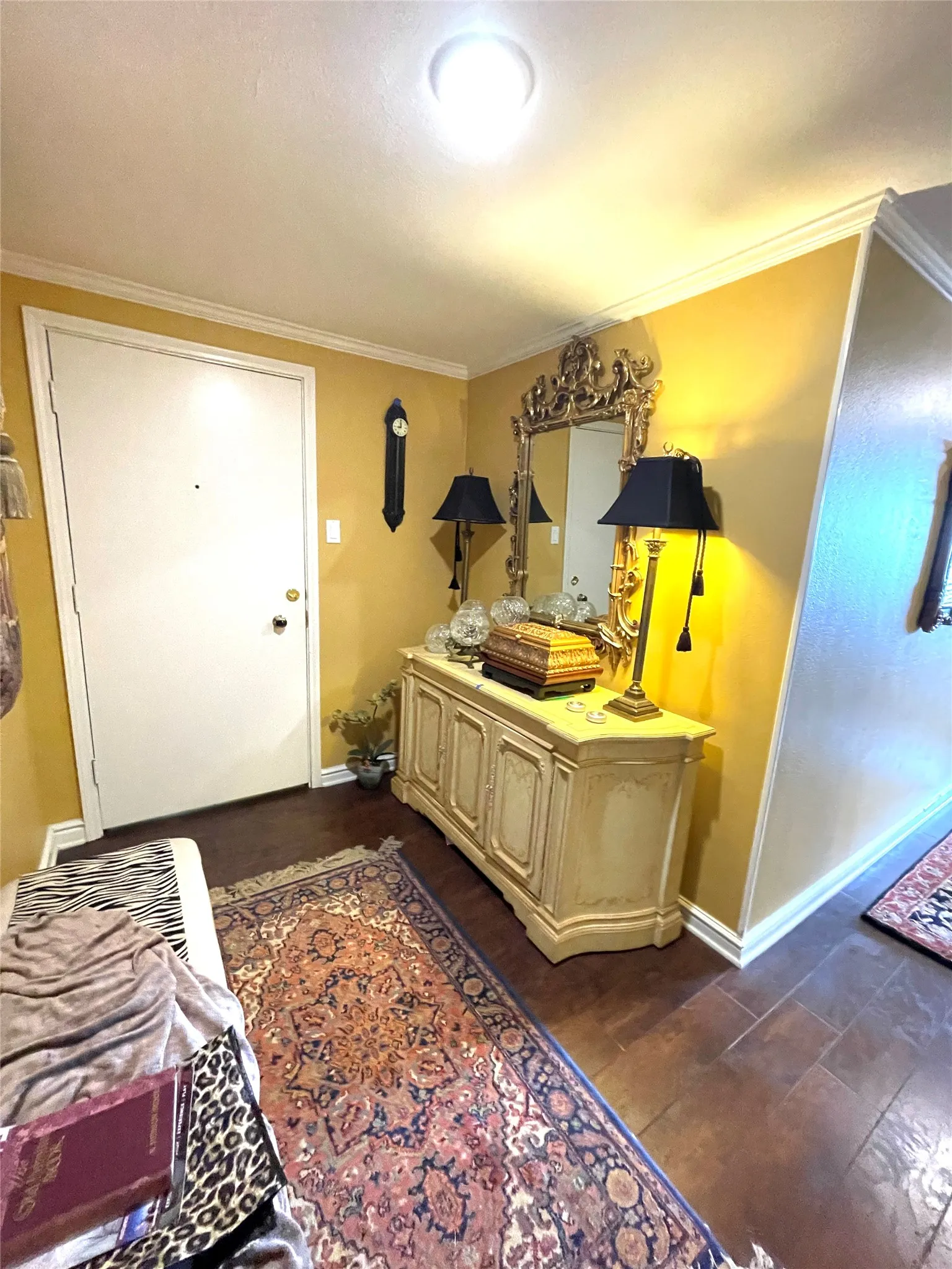 8C unit Foyer with entry closet