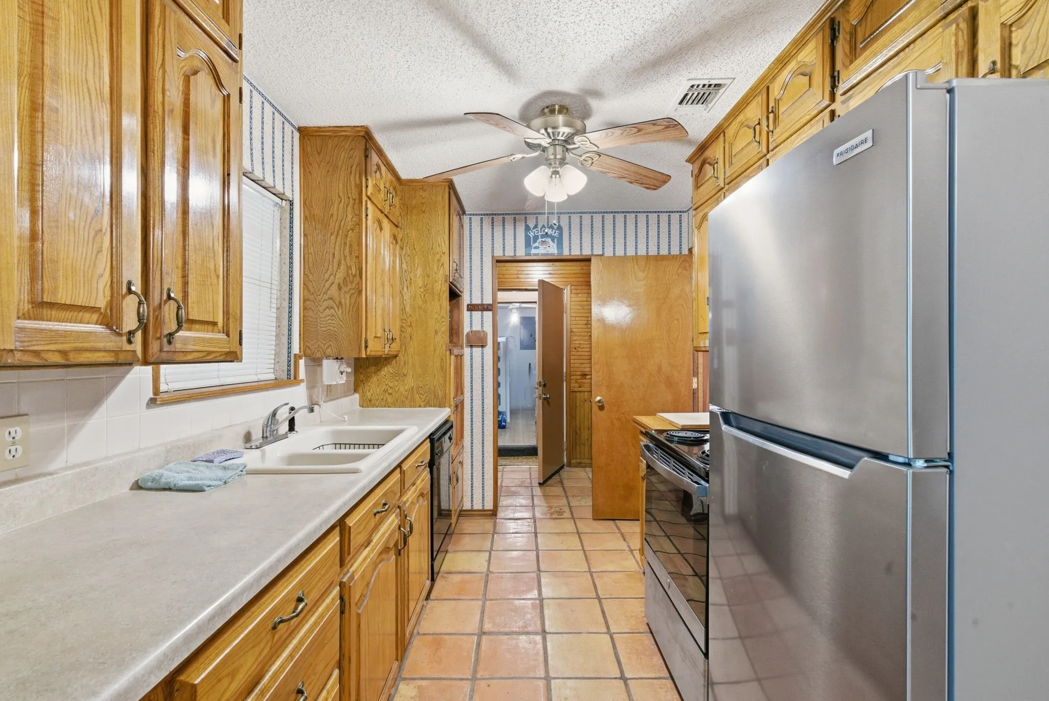 Single Family Residence For Sale in Stephens County , 2304 Sha Lane, Breckenridge, Texas 76424, 3 Bedroom, 2 Bathroom, Garage spaces, 2,108 Sqft, built in 1986, Price $225,000, mls#21234113, Real Estate Agent in Breckenridge, Homes For Sale in Stephens county, Homes For Sale in Breckenridge, Realtor in Breckenridge Texas, Real Estate Brokerage Independent Realty Texas, Luminita Cordes Realtor
