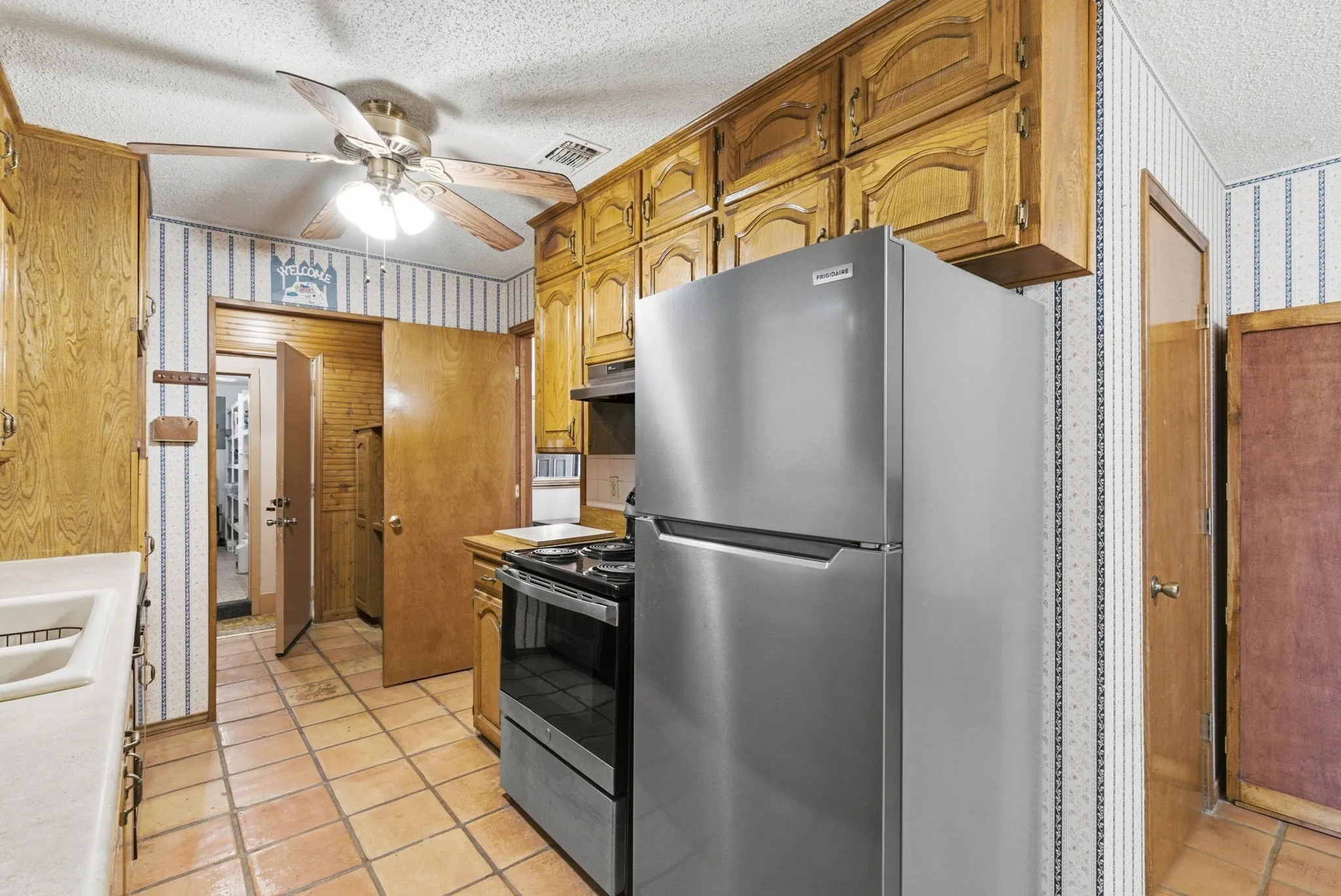 Single Family Residence For Sale in Stephens County , 2304 Sha Lane, Breckenridge, Texas 76424, 3 Bedroom, 2 Bathroom, Garage spaces, 2,108 Sqft, built in 1986, Price $225,000, mls#21234113, Real Estate Agent in Breckenridge, Homes For Sale in Stephens county, Homes For Sale in Breckenridge, Realtor in Breckenridge Texas, Real Estate Brokerage Independent Realty Texas, Luminita Cordes Realtor