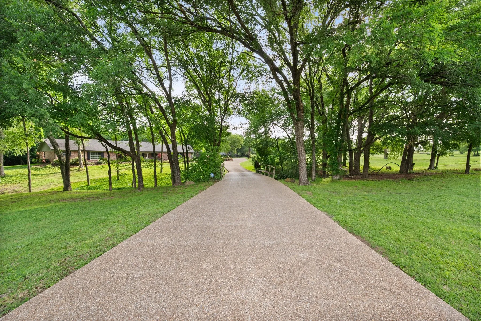 Single Family Residence For Sale in Navarro County , 3725 County Road 0004, Corsicana, Texas 75110, 4 Bedroom, 3 Bathroom, 2 Garage spaces, 2,340 Sqft, built in 1970, mls#21235623, Real Estate Agent in Corsicana, Homes For Sale in Navarro county, Homes For Sale in Corsicana, Realtor in Corsicana Texas, Real Estate Brokerage Independent Realty Texas, Luminita Cordes Realtor