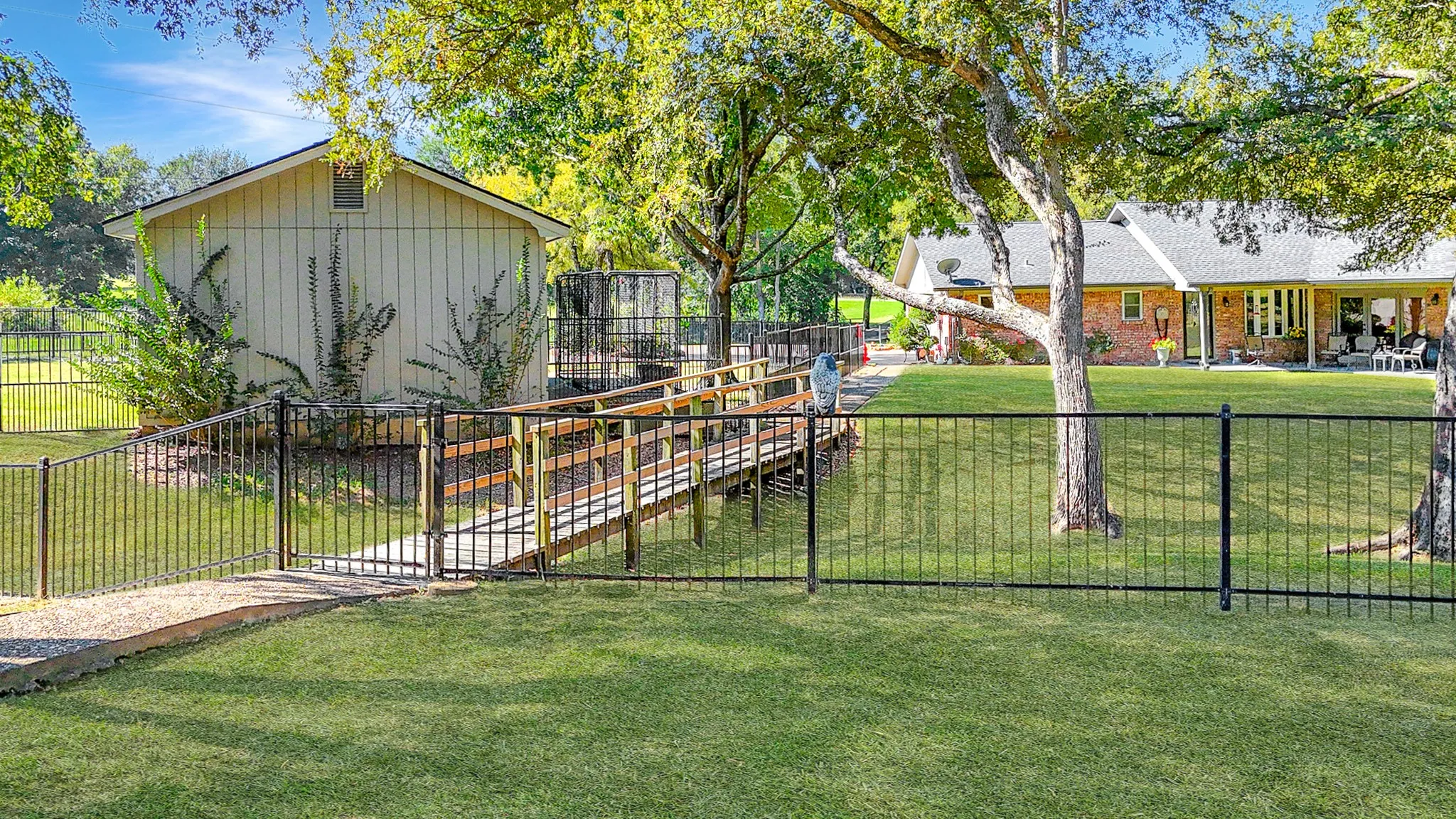 Single Family Residence For Sale in Navarro County , 3725 County Road 0004, Corsicana, Texas 75110, 4 Bedroom, 3 Bathroom, 2 Garage spaces, 2,340 Sqft, built in 1970, mls#21235623, Real Estate Agent in Corsicana, Homes For Sale in Navarro county, Homes For Sale in Corsicana, Realtor in Corsicana Texas, Real Estate Brokerage Independent Realty Texas, Luminita Cordes Realtor