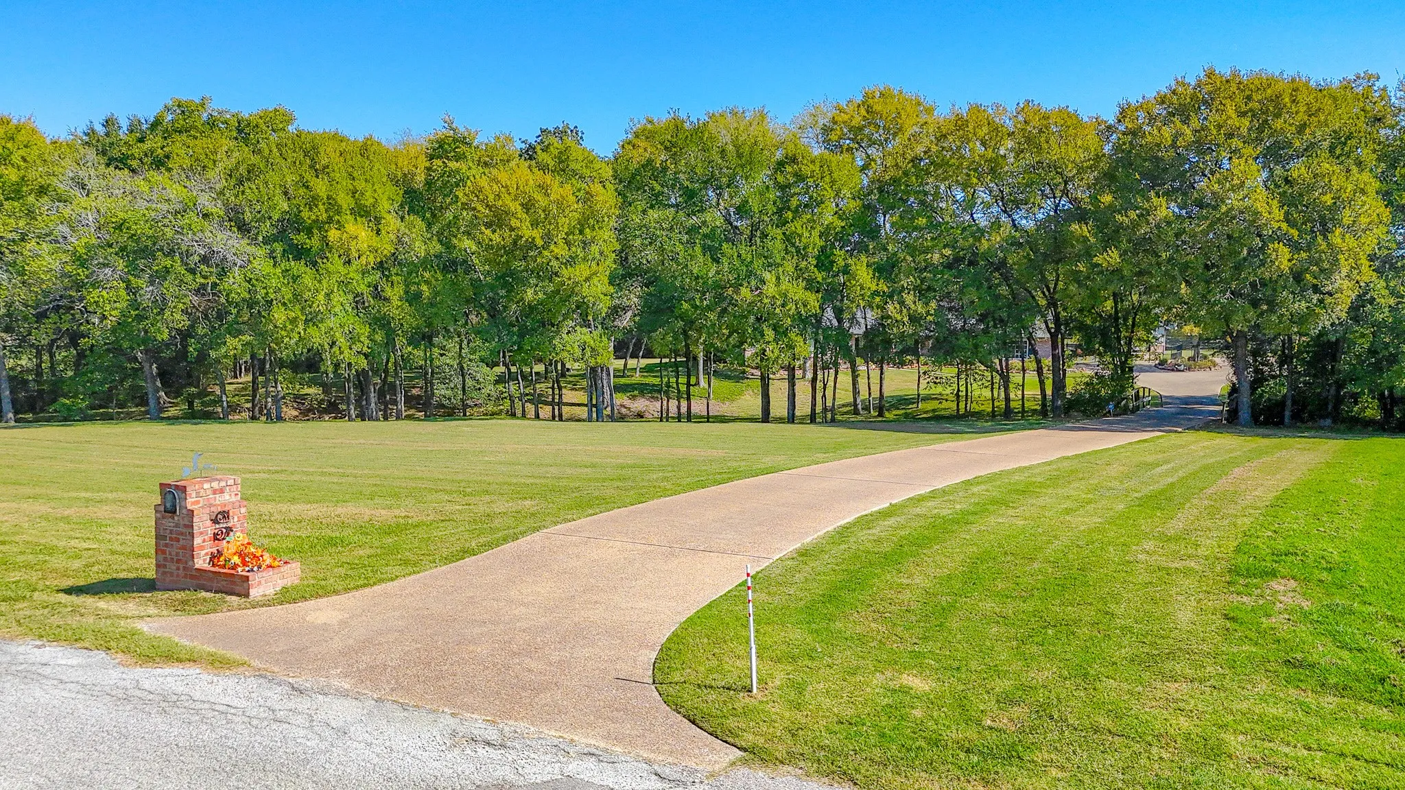 Single Family Residence For Sale in Navarro County , 3725 County Road 0004, Corsicana, Texas 75110, 4 Bedroom, 3 Bathroom, 2 Garage spaces, 2,340 Sqft, built in 1970, mls#21235623, Real Estate Agent in Corsicana, Homes For Sale in Navarro county, Homes For Sale in Corsicana, Realtor in Corsicana Texas, Real Estate Brokerage Independent Realty Texas, Luminita Cordes Realtor