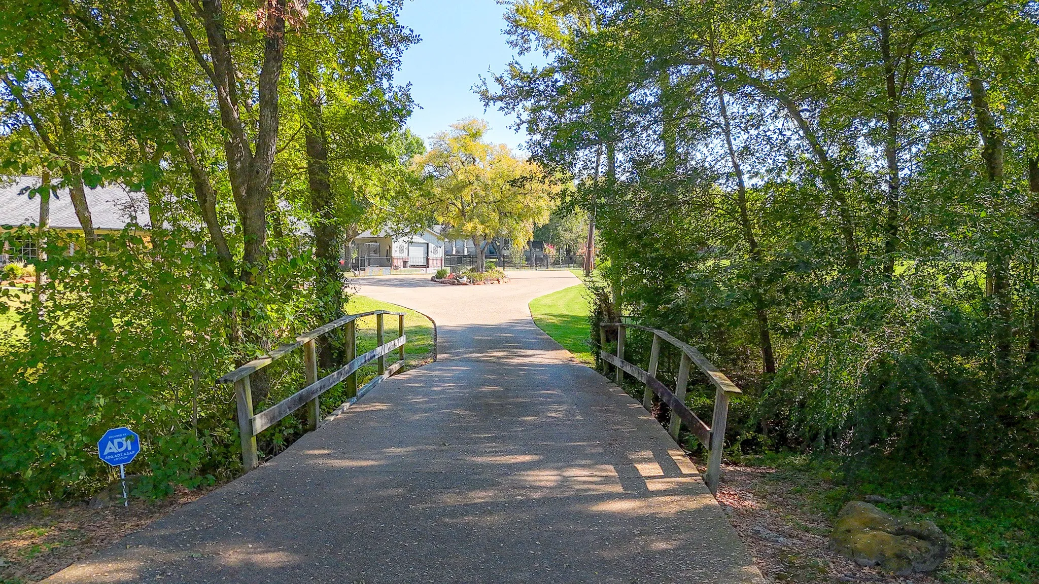 Single Family Residence For Sale in Navarro County , 3725 County Road 0004, Corsicana, Texas 75110, 4 Bedroom, 3 Bathroom, 2 Garage spaces, 2,340 Sqft, built in 1970, mls#21235623, Real Estate Agent in Corsicana, Homes For Sale in Navarro county, Homes For Sale in Corsicana, Realtor in Corsicana Texas, Real Estate Brokerage Independent Realty Texas, Luminita Cordes Realtor