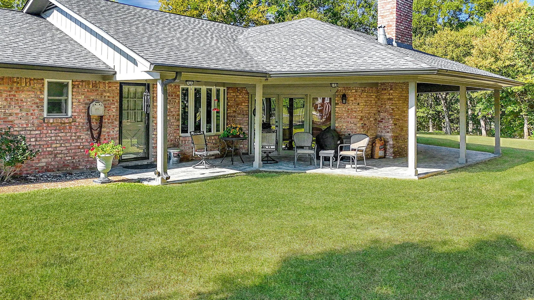 Single Family Residence For Sale in Navarro County , 3725 County Road 0004, Corsicana, Texas 75110, 4 Bedroom, 3 Bathroom, 2 Garage spaces, 2,340 Sqft, built in 1970, mls#21235623, Real Estate Agent in Corsicana, Homes For Sale in Navarro county, Homes For Sale in Corsicana, Realtor in Corsicana Texas, Real Estate Brokerage Independent Realty Texas, Luminita Cordes Realtor