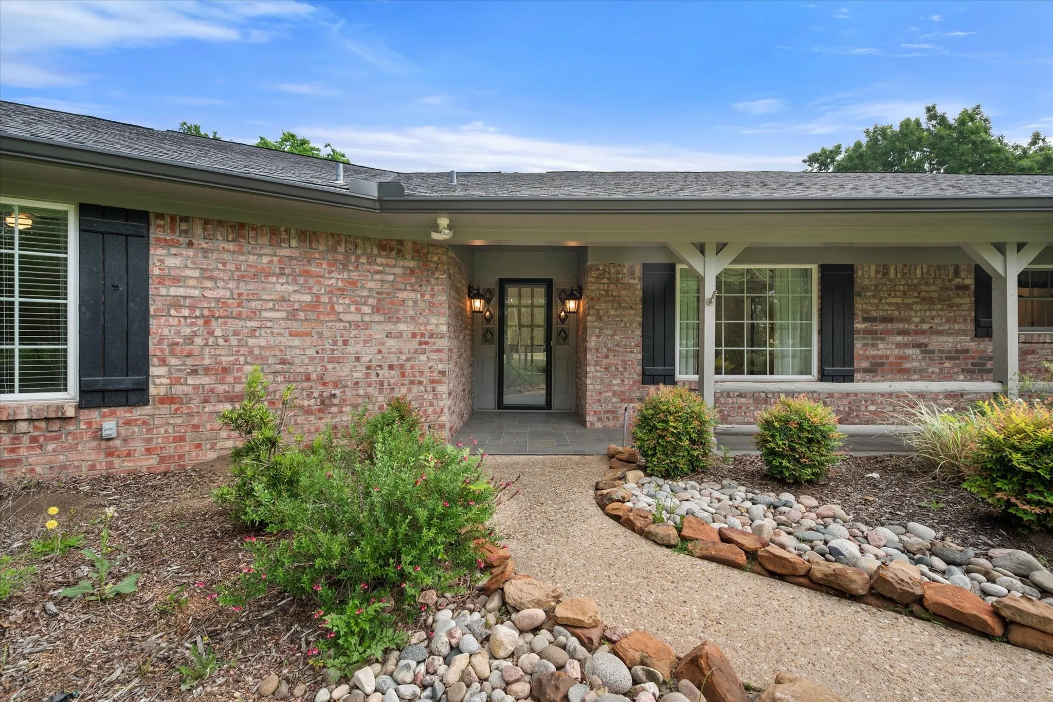 Single Family Residence For Sale in Navarro County , 3725 County Road 0004, Corsicana, Texas 75110, 4 Bedroom, 3 Bathroom, 2 Garage spaces, 2,340 Sqft, built in 1970, mls#21235623, Real Estate Agent in Corsicana, Homes For Sale in Navarro county, Homes For Sale in Corsicana, Realtor in Corsicana Texas, Real Estate Brokerage Independent Realty Texas, Luminita Cordes Realtor
