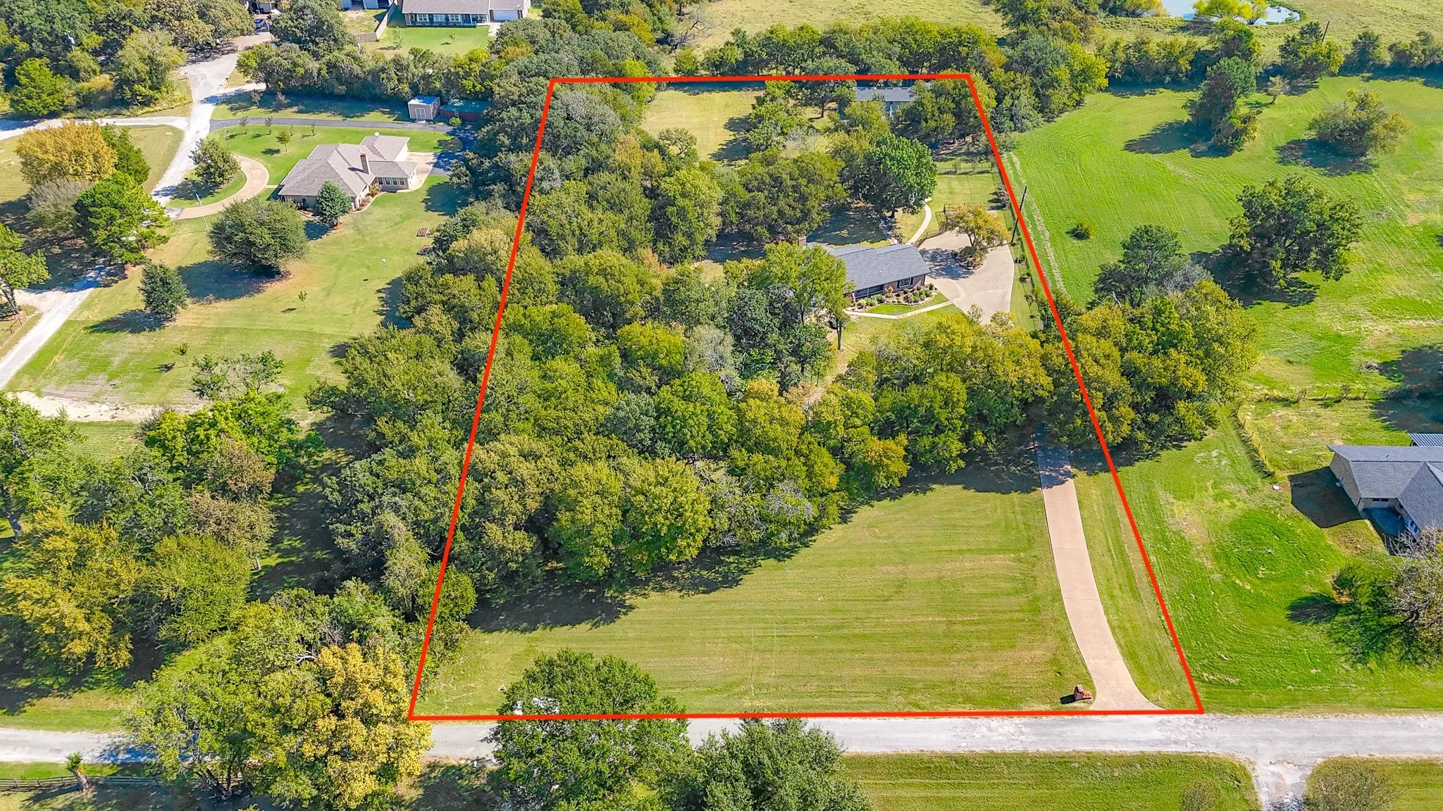 Single Family Residence For Sale in Navarro County , 3725 County Road 0004, Corsicana, Texas 75110, 4 Bedroom, 3 Bathroom, 2 Garage spaces, 2,340 Sqft, built in 1970, mls#21235623, Real Estate Agent in Corsicana, Homes For Sale in Navarro county, Homes For Sale in Corsicana, Realtor in Corsicana Texas, Real Estate Brokerage Independent Realty Texas, Luminita Cordes Realtor