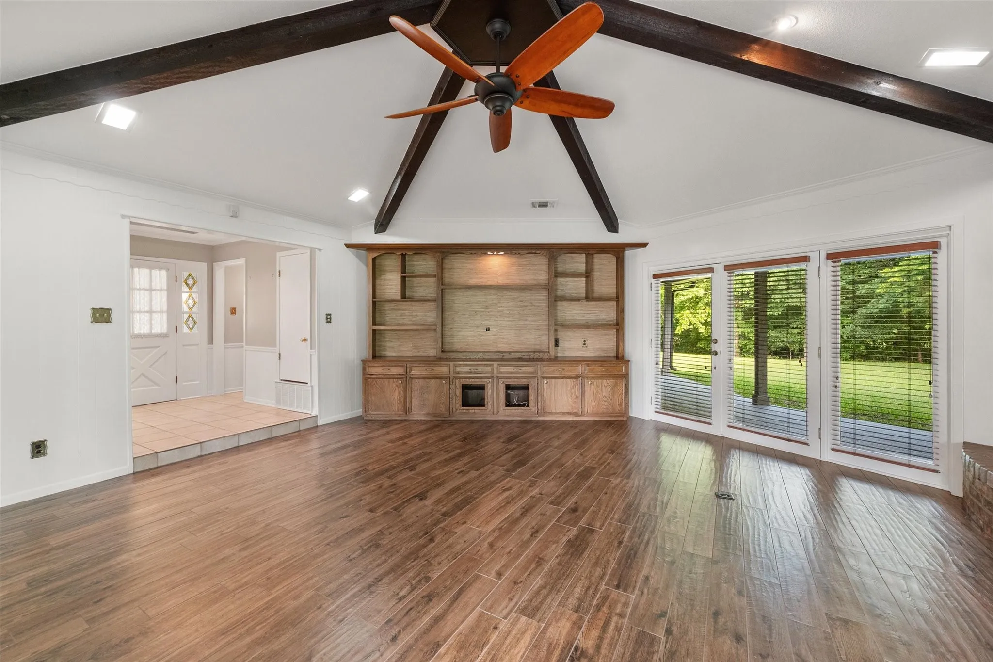 Single Family Residence For Sale in Navarro County , 3725 County Road 0004, Corsicana, Texas 75110, 4 Bedroom, 3 Bathroom, 2 Garage spaces, 2,340 Sqft, built in 1970, mls#21235623, Real Estate Agent in Corsicana, Homes For Sale in Navarro county, Homes For Sale in Corsicana, Realtor in Corsicana Texas, Real Estate Brokerage Independent Realty Texas, Luminita Cordes Realtor