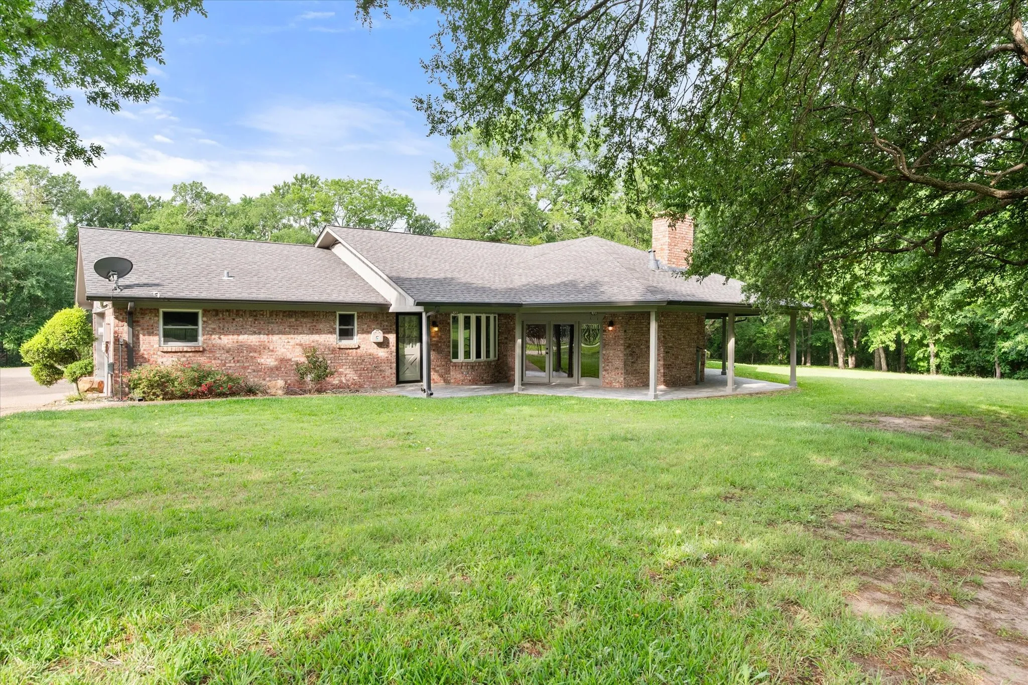 Single Family Residence For Sale in Navarro County , 3725 County Road 0004, Corsicana, Texas 75110, 4 Bedroom, 3 Bathroom, 2 Garage spaces, 2,340 Sqft, built in 1970, mls#21235623, Real Estate Agent in Corsicana, Homes For Sale in Navarro county, Homes For Sale in Corsicana, Realtor in Corsicana Texas, Real Estate Brokerage Independent Realty Texas, Luminita Cordes Realtor