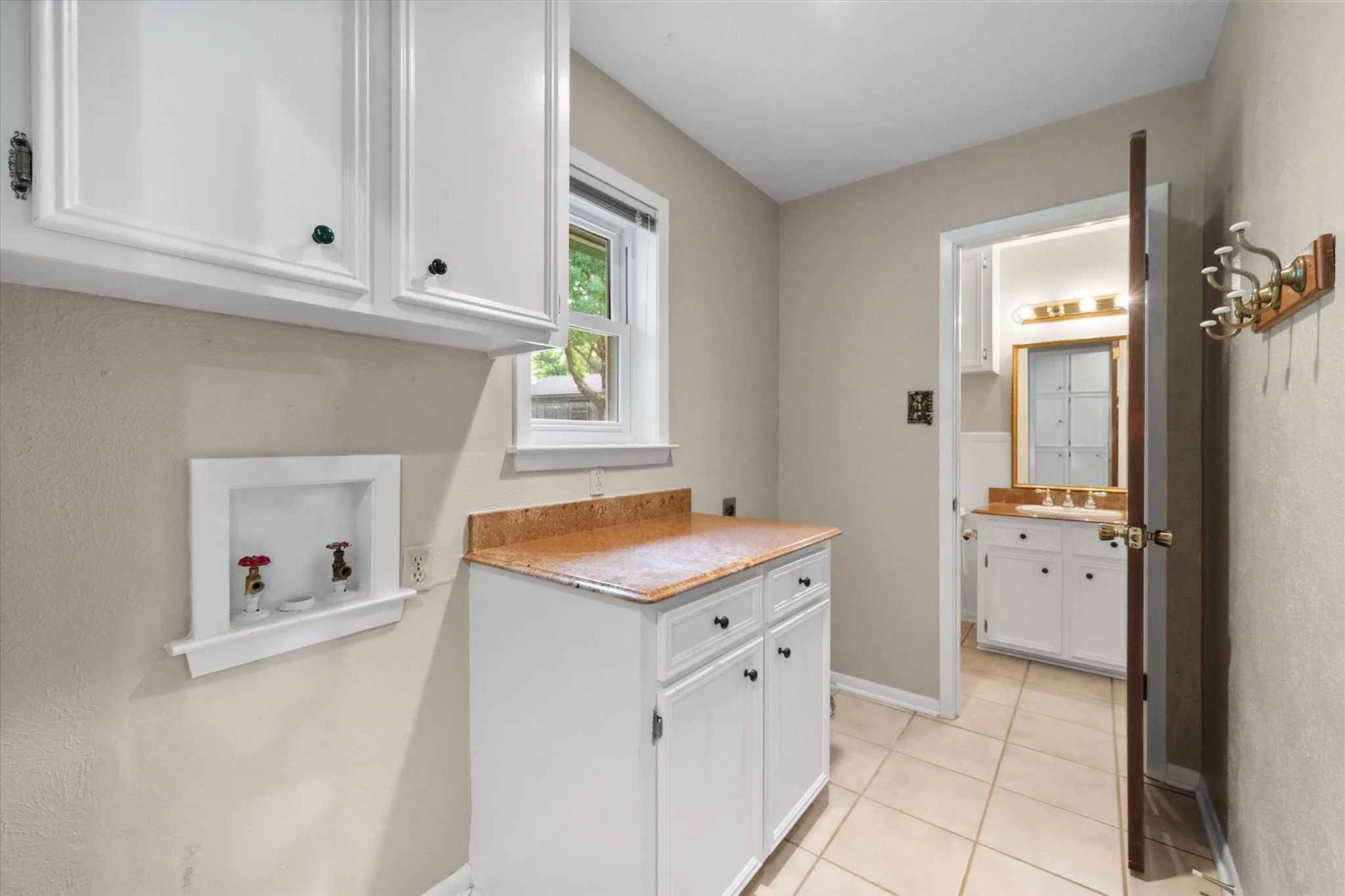 Single Family Residence For Sale in Navarro County , 3725 County Road 0004, Corsicana, Texas 75110, 4 Bedroom, 3 Bathroom, 2 Garage spaces, 2,340 Sqft, built in 1970, mls#21235623, Real Estate Agent in Corsicana, Homes For Sale in Navarro county, Homes For Sale in Corsicana, Realtor in Corsicana Texas, Real Estate Brokerage Independent Realty Texas, Luminita Cordes Realtor