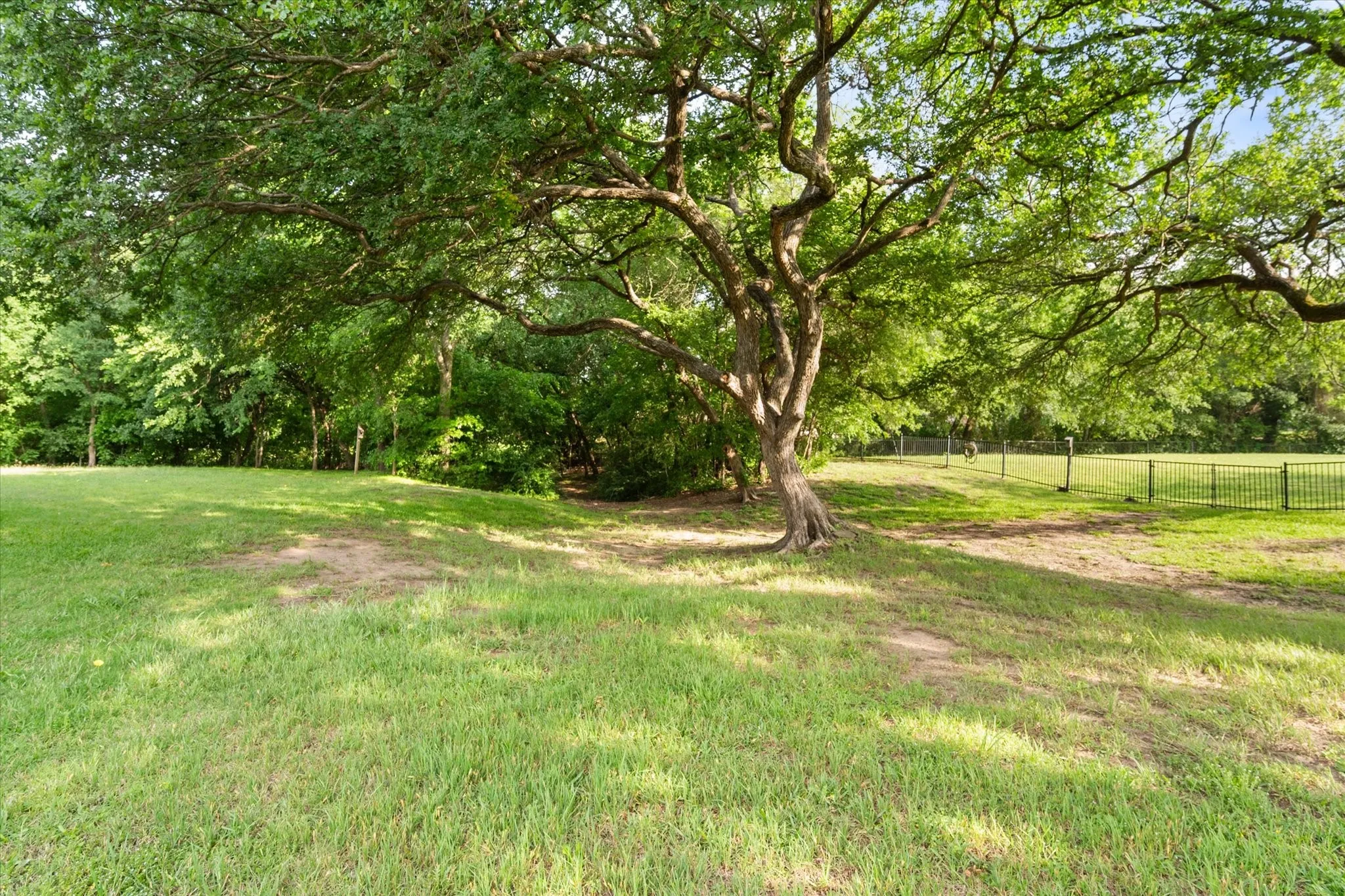 Single Family Residence For Sale in Navarro County , 3725 County Road 0004, Corsicana, Texas 75110, 4 Bedroom, 3 Bathroom, 2 Garage spaces, 2,340 Sqft, built in 1970, mls#21235623, Real Estate Agent in Corsicana, Homes For Sale in Navarro county, Homes For Sale in Corsicana, Realtor in Corsicana Texas, Real Estate Brokerage Independent Realty Texas, Luminita Cordes Realtor