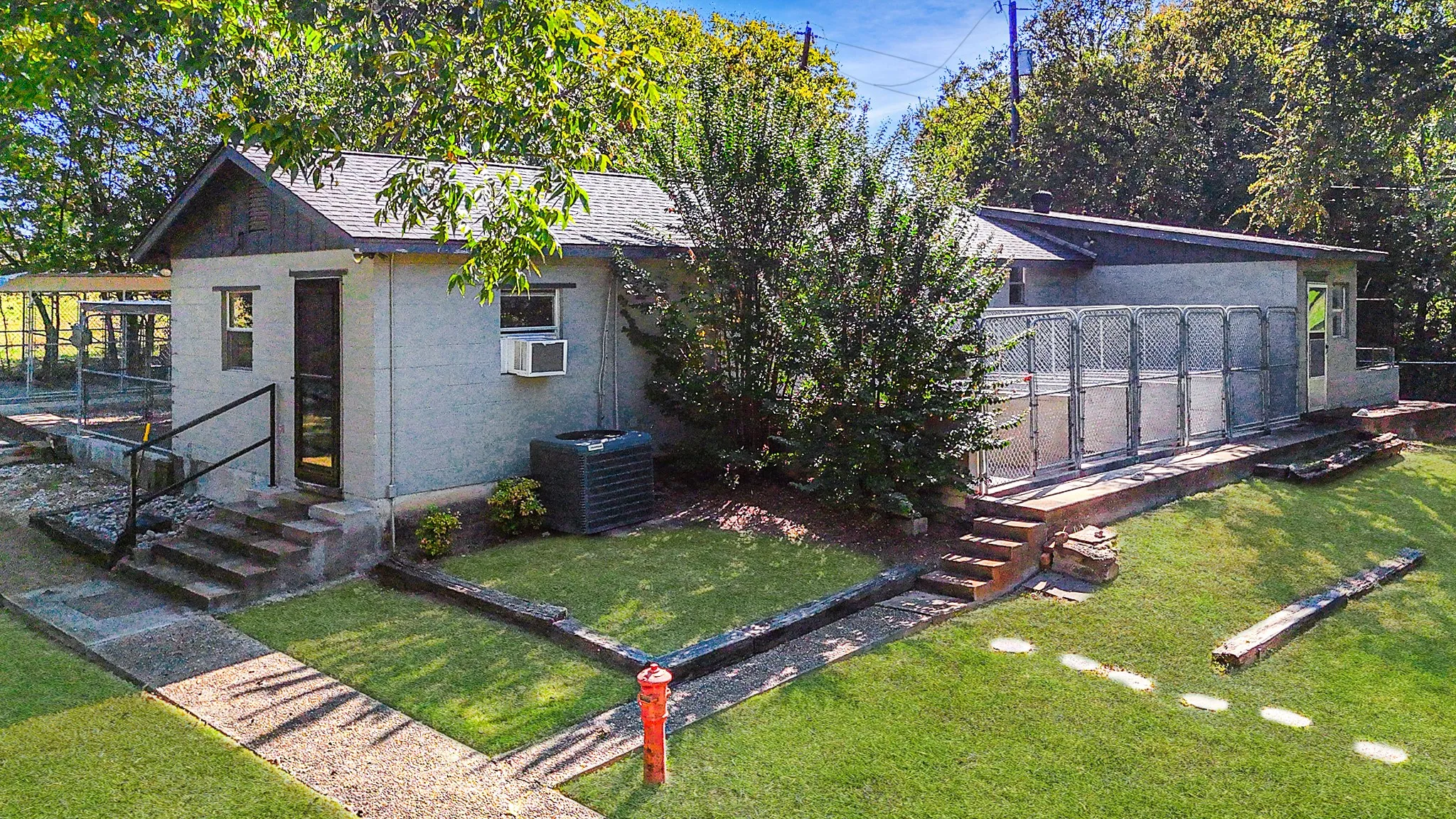 Single Family Residence For Sale in Navarro County , 3725 County Road 0004, Corsicana, Texas 75110, 4 Bedroom, 3 Bathroom, 2 Garage spaces, 2,340 Sqft, built in 1970, mls#21235623, Real Estate Agent in Corsicana, Homes For Sale in Navarro county, Homes For Sale in Corsicana, Realtor in Corsicana Texas, Real Estate Brokerage Independent Realty Texas, Luminita Cordes Realtor