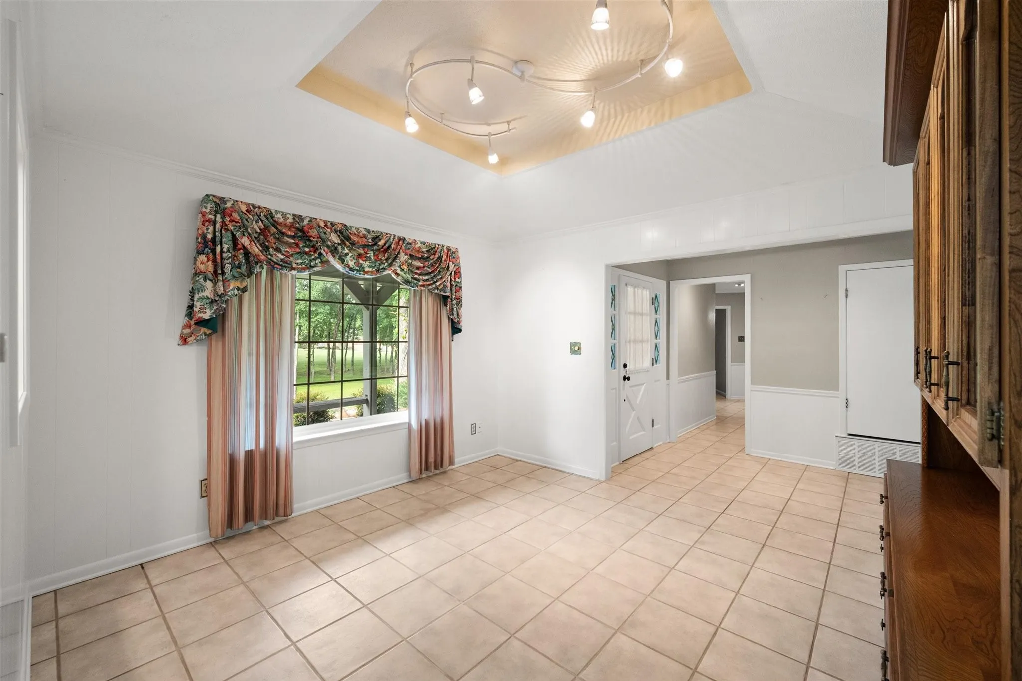 Single Family Residence For Sale in Navarro County , 3725 County Road 0004, Corsicana, Texas 75110, 4 Bedroom, 3 Bathroom, 2 Garage spaces, 2,340 Sqft, built in 1970, mls#21235623, Real Estate Agent in Corsicana, Homes For Sale in Navarro county, Homes For Sale in Corsicana, Realtor in Corsicana Texas, Real Estate Brokerage Independent Realty Texas, Luminita Cordes Realtor
