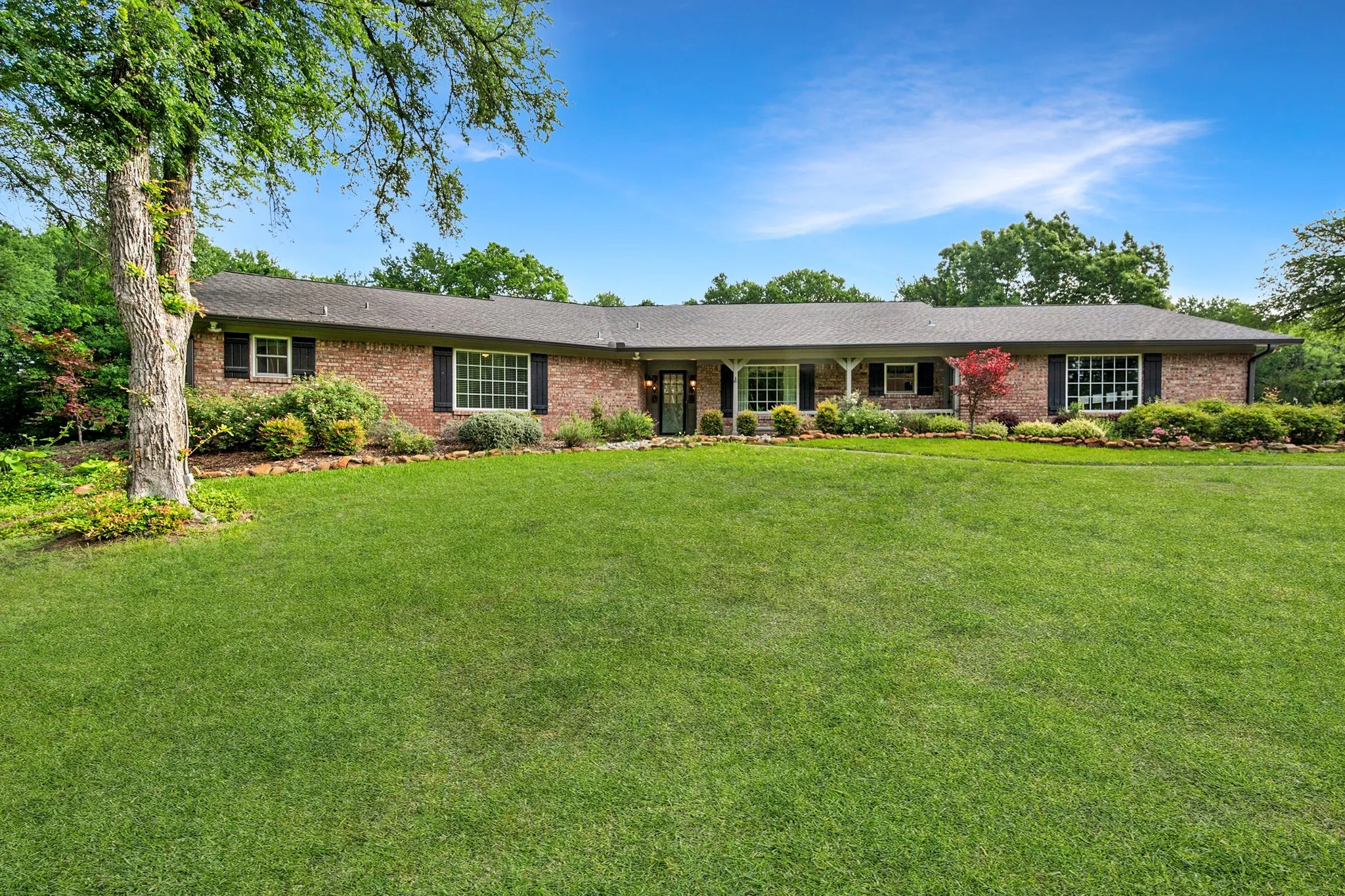 Single Family Residence For Sale in Navarro County , 3725 County Road 0004, Corsicana, Texas 75110, 4 Bedroom, 3 Bathroom, 2 Garage spaces, 2,340 Sqft, built in 1970, mls#21235623, Real Estate Agent in Corsicana, Homes For Sale in Navarro county, Homes For Sale in Corsicana, Realtor in Corsicana Texas, Real Estate Brokerage Independent Realty Texas, Luminita Cordes Realtor