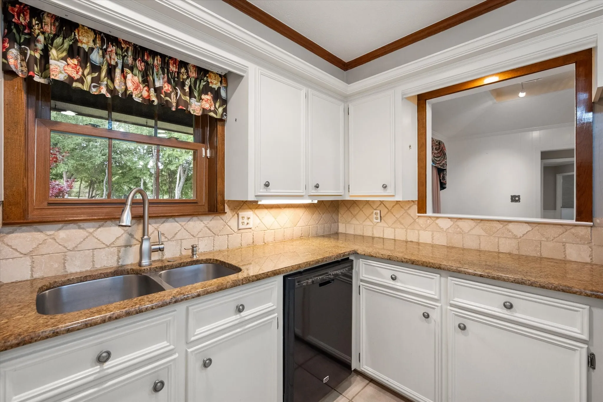 Single Family Residence For Sale in Navarro County , 3725 County Road 0004, Corsicana, Texas 75110, 4 Bedroom, 3 Bathroom, 2 Garage spaces, 2,340 Sqft, built in 1970, mls#21235623, Real Estate Agent in Corsicana, Homes For Sale in Navarro county, Homes For Sale in Corsicana, Realtor in Corsicana Texas, Real Estate Brokerage Independent Realty Texas, Luminita Cordes Realtor