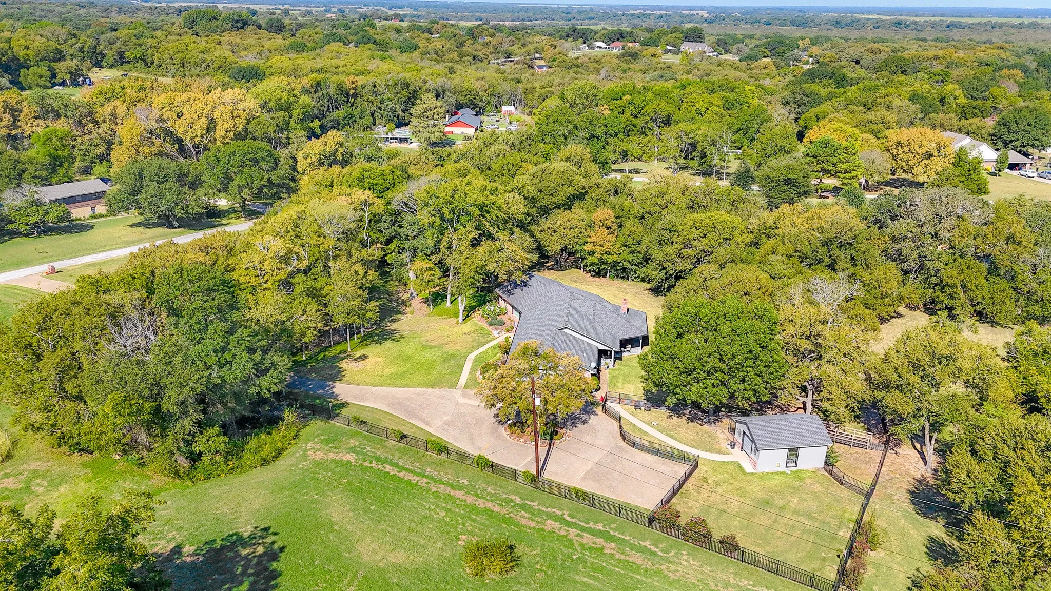 Single Family Residence For Sale in Navarro County , 3725 County Road 0004, Corsicana, Texas 75110, 4 Bedroom, 3 Bathroom, 2 Garage spaces, 2,340 Sqft, built in 1970, mls#21235623, Real Estate Agent in Corsicana, Homes For Sale in Navarro county, Homes For Sale in Corsicana, Realtor in Corsicana Texas, Real Estate Brokerage Independent Realty Texas, Luminita Cordes Realtor