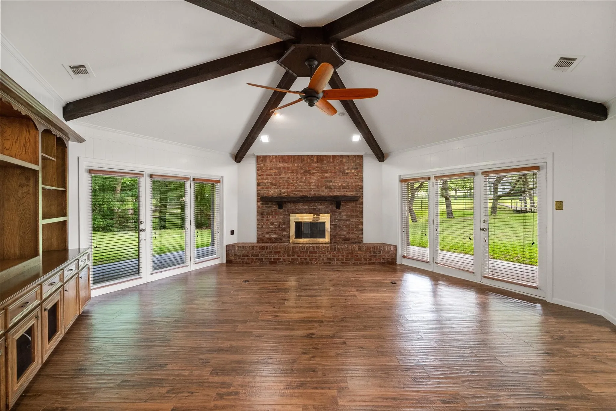 Single Family Residence For Sale in Navarro County , 3725 County Road 0004, Corsicana, Texas 75110, 4 Bedroom, 3 Bathroom, 2 Garage spaces, 2,340 Sqft, built in 1970, mls#21235623, Real Estate Agent in Corsicana, Homes For Sale in Navarro county, Homes For Sale in Corsicana, Realtor in Corsicana Texas, Real Estate Brokerage Independent Realty Texas, Luminita Cordes Realtor