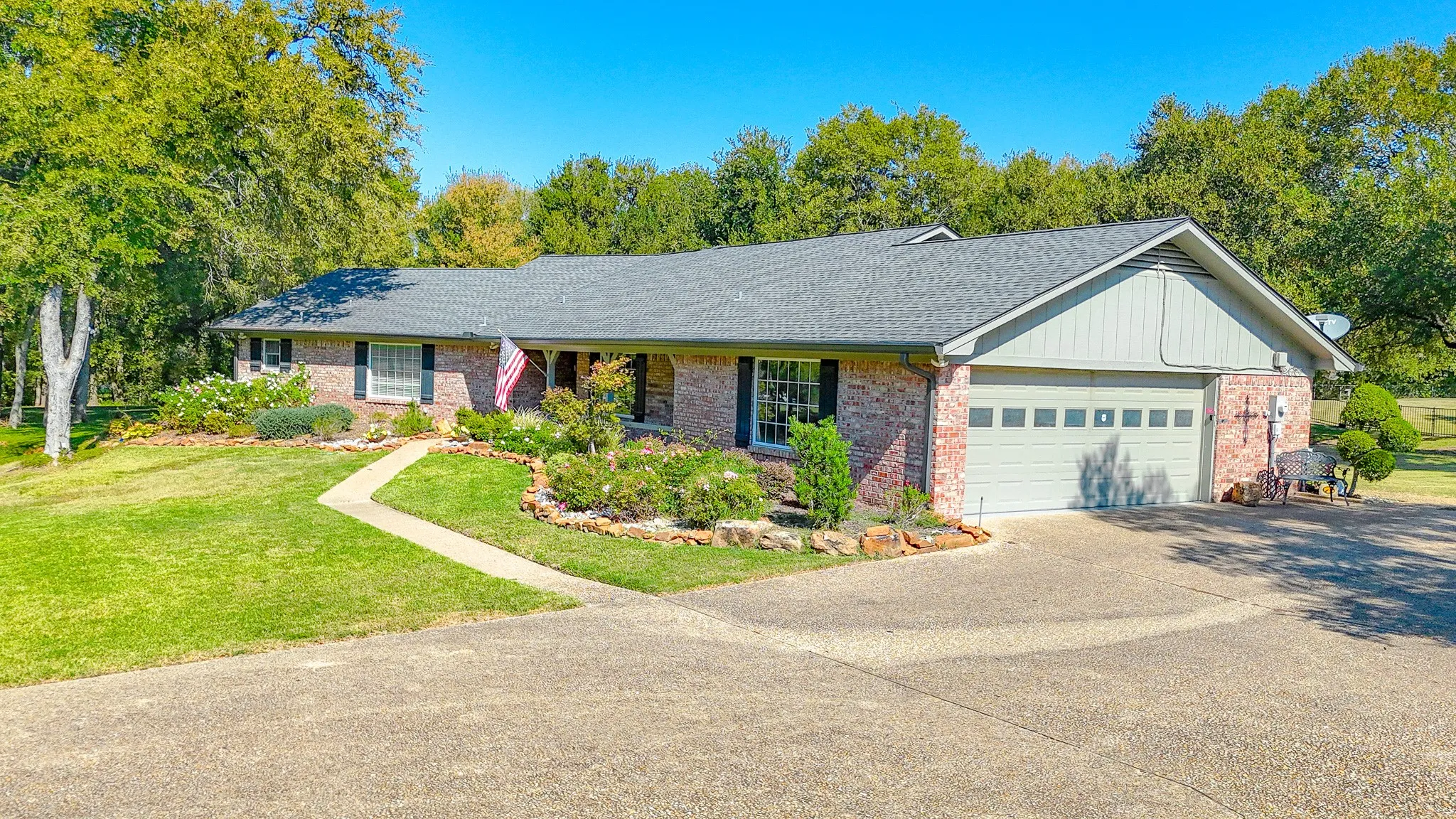 Single Family Residence For Sale in Navarro County , 3725 County Road 0004, Corsicana, Texas 75110, 4 Bedroom, 3 Bathroom, 2 Garage spaces, 2,340 Sqft, built in 1970, mls#21235623, Real Estate Agent in Corsicana, Homes For Sale in Navarro county, Homes For Sale in Corsicana, Realtor in Corsicana Texas, Real Estate Brokerage Independent Realty Texas, Luminita Cordes Realtor