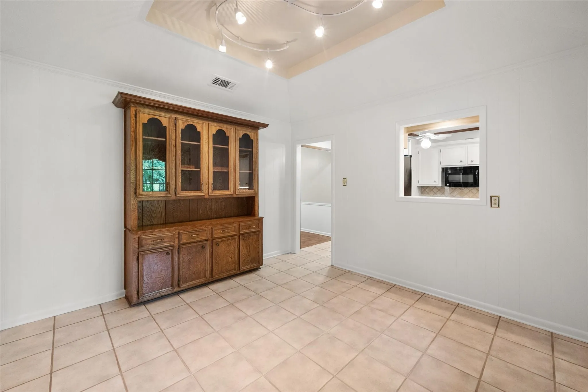 Single Family Residence For Sale in Navarro County , 3725 County Road 0004, Corsicana, Texas 75110, 4 Bedroom, 3 Bathroom, 2 Garage spaces, 2,340 Sqft, built in 1970, mls#21235623, Real Estate Agent in Corsicana, Homes For Sale in Navarro county, Homes For Sale in Corsicana, Realtor in Corsicana Texas, Real Estate Brokerage Independent Realty Texas, Luminita Cordes Realtor