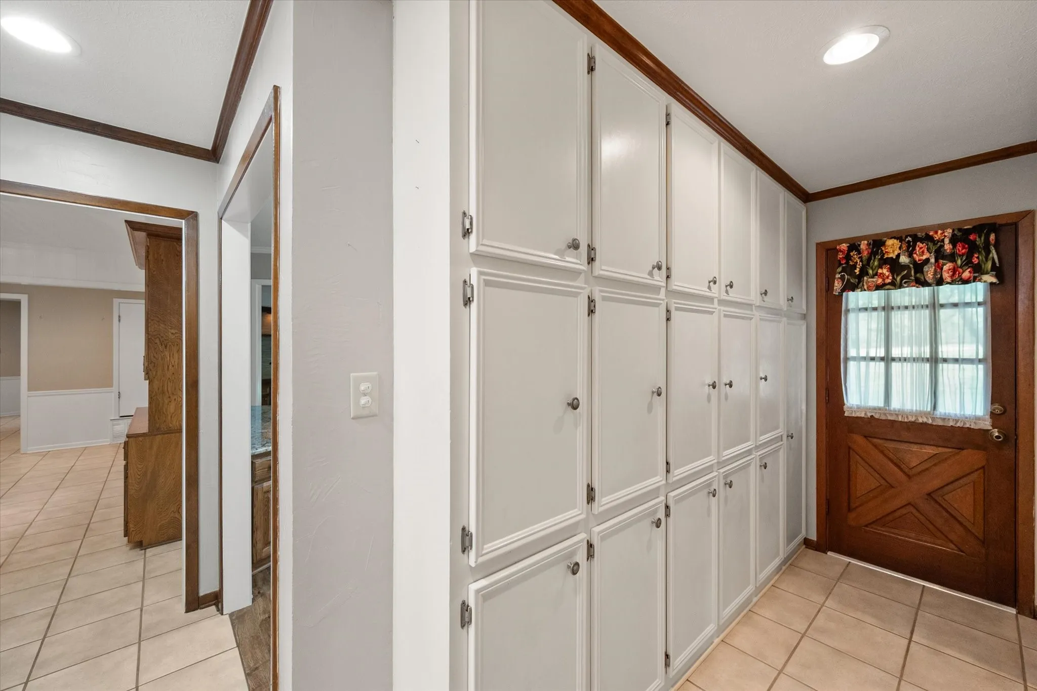 Single Family Residence For Sale in Navarro County , 3725 County Road 0004, Corsicana, Texas 75110, 4 Bedroom, 3 Bathroom, 2 Garage spaces, 2,340 Sqft, built in 1970, mls#21235623, Real Estate Agent in Corsicana, Homes For Sale in Navarro county, Homes For Sale in Corsicana, Realtor in Corsicana Texas, Real Estate Brokerage Independent Realty Texas, Luminita Cordes Realtor