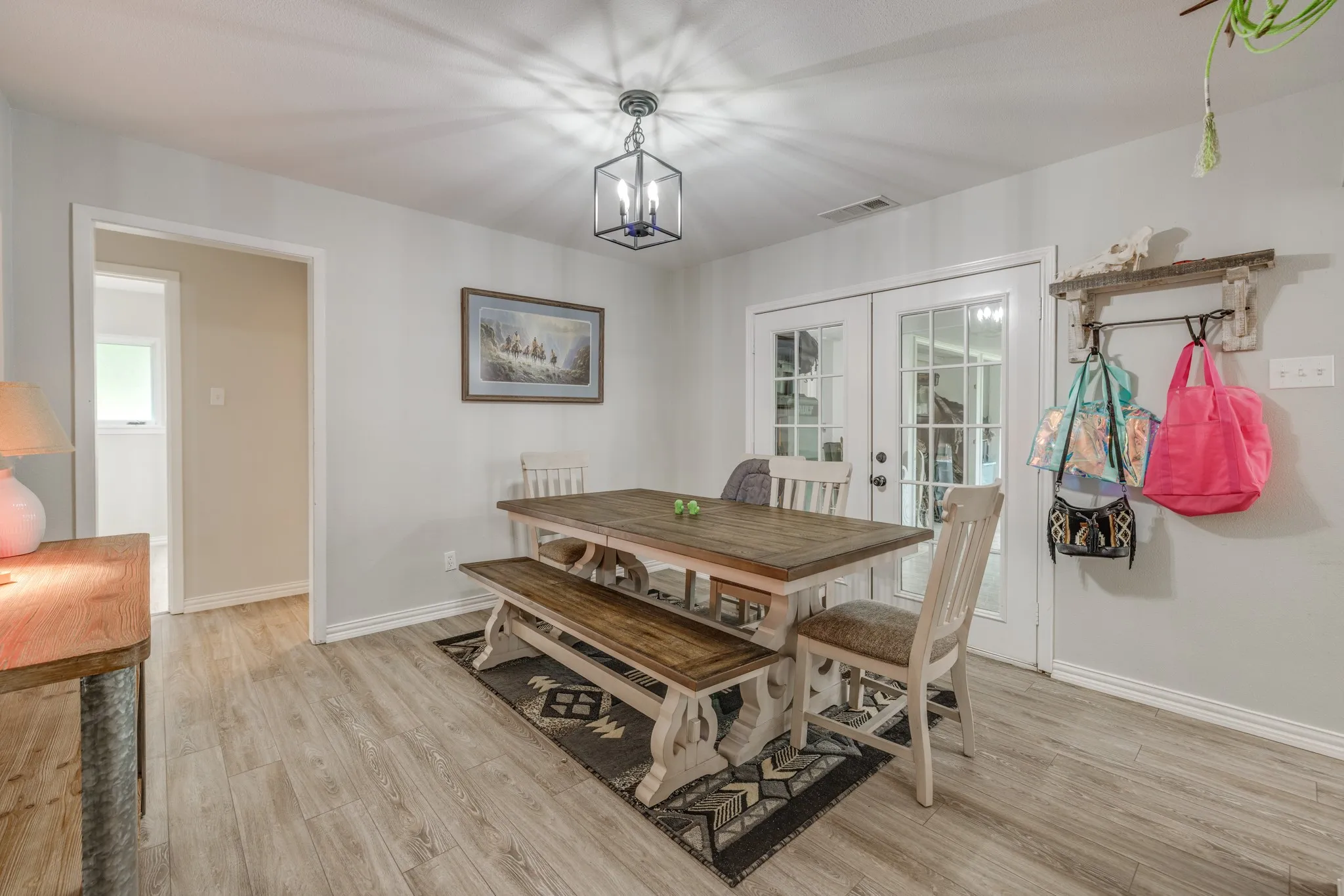 Single Family Residence For Sale in Taylor County , 636 Clark Road, Abilene, Texas 79602, 3 Bedroom, 2 Bathroom, 2 Garage spaces, 2,604 Sqft, built in 1977, Preowned, mls#21235643, Real Estate Agent in Abilene, Homes For Sale in Taylor county, Homes For Sale in Abilene, Realtor in Abilene Texas, Real Estate Brokerage Independent Realty Texas, Luminita Cordes Realtor